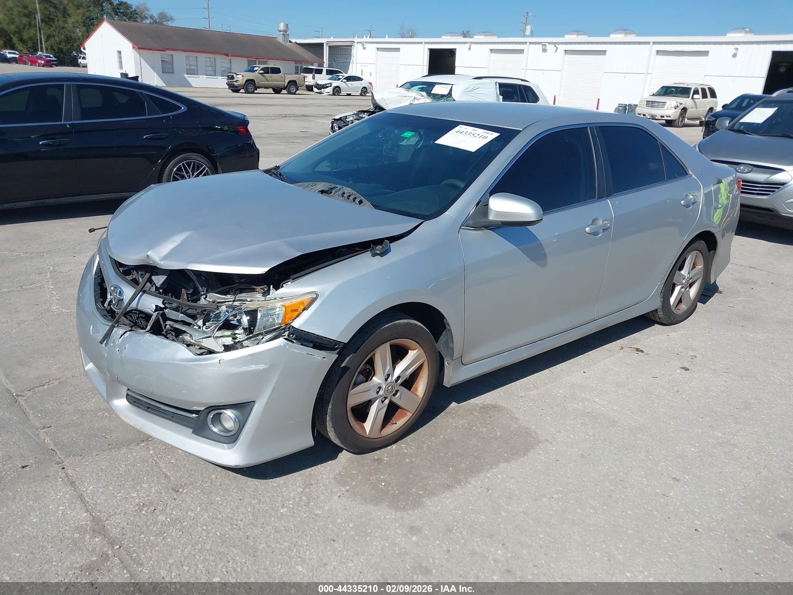 TOYOTA CAMRY image 2