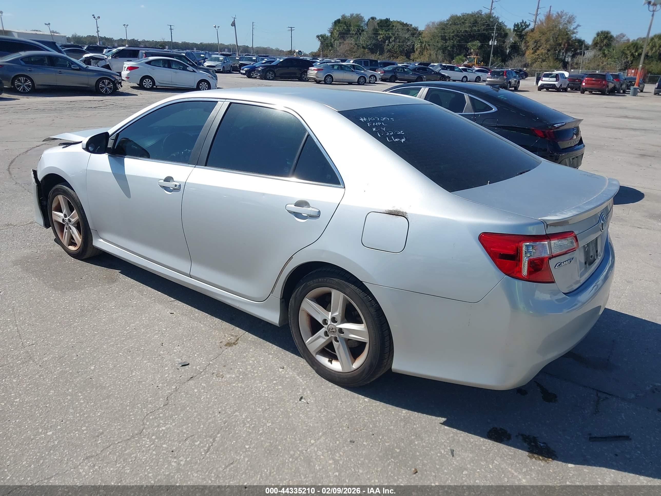 TOYOTA CAMRY image 3