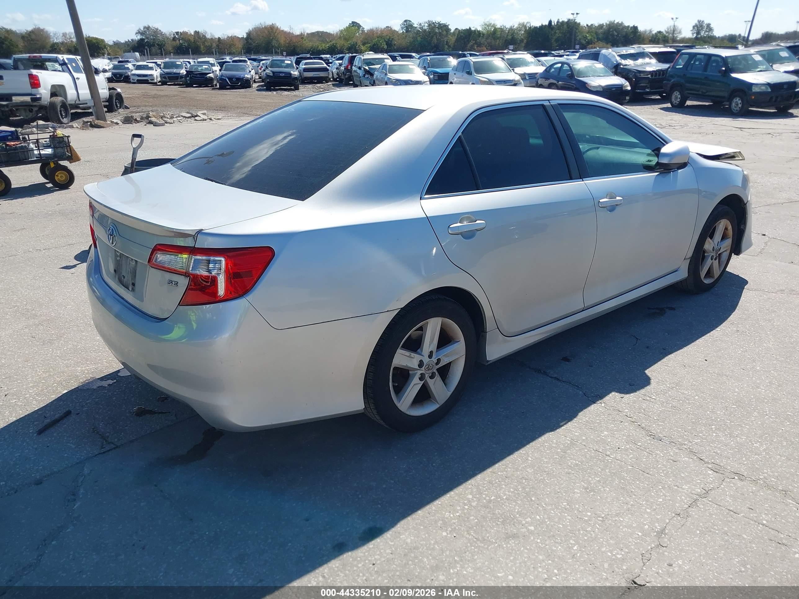 TOYOTA CAMRY image 4