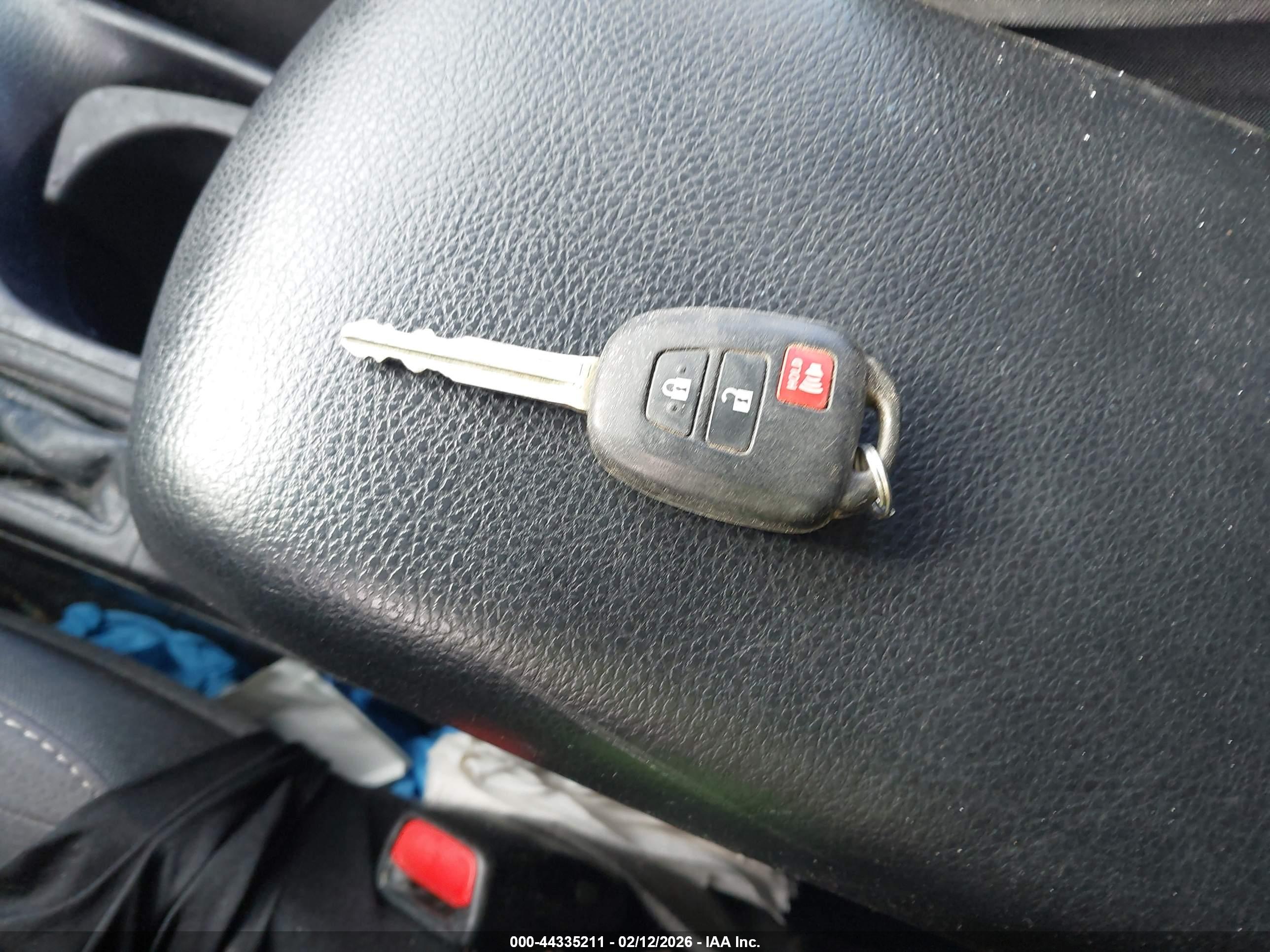 TOYOTA RAV4 image 11