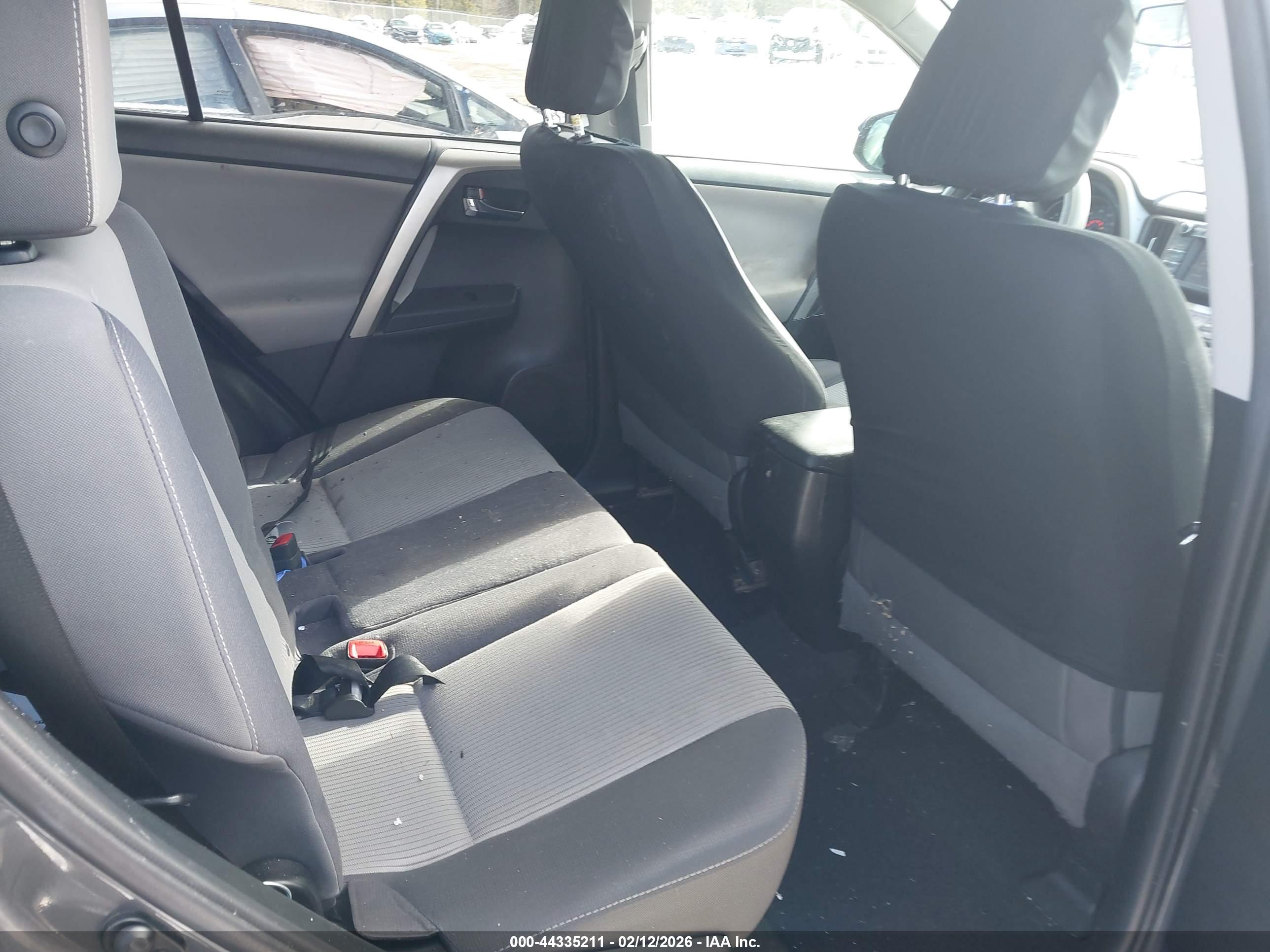 TOYOTA RAV4 image 8