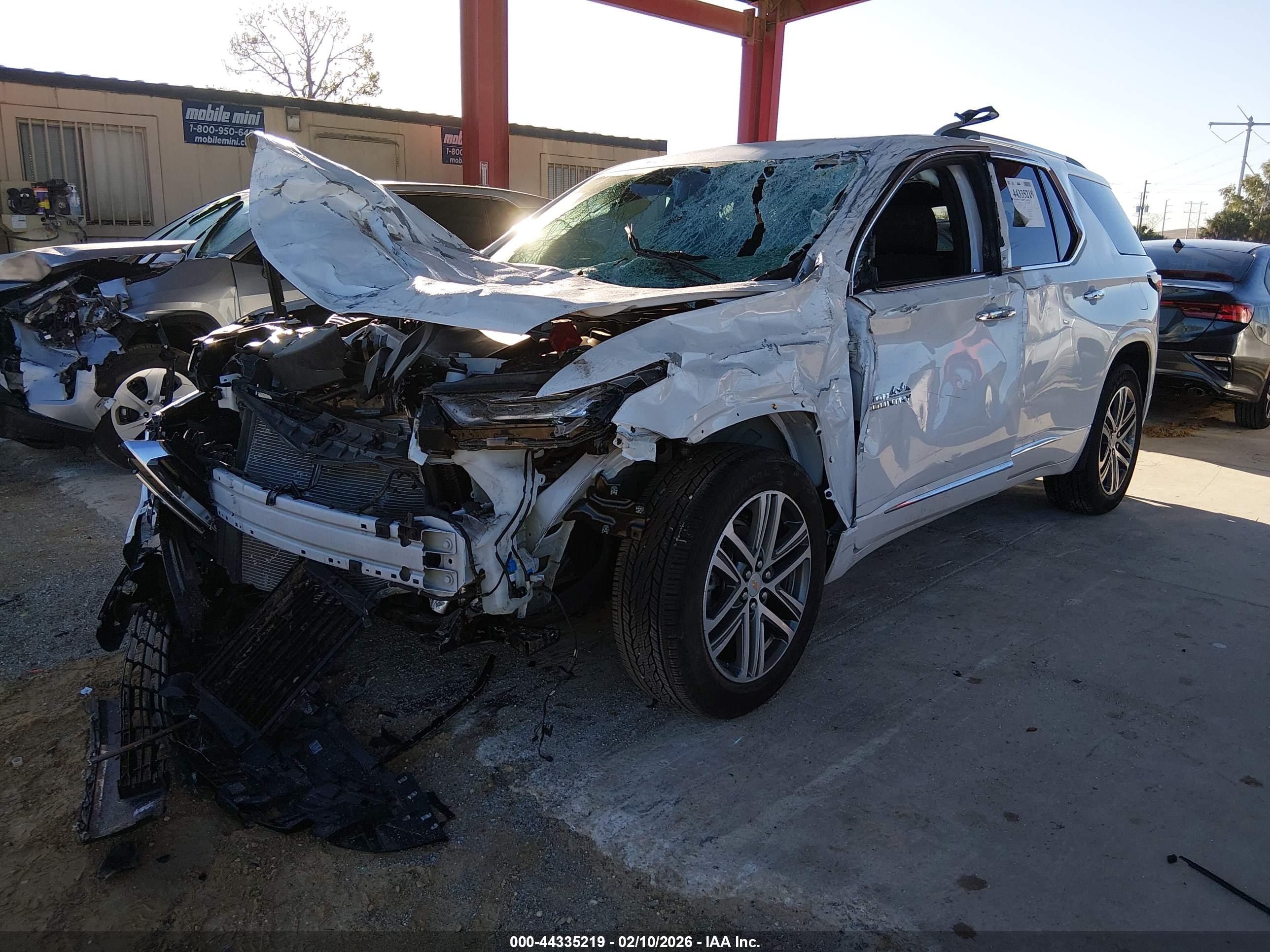 CHEVROLET TRAVERSE image 2