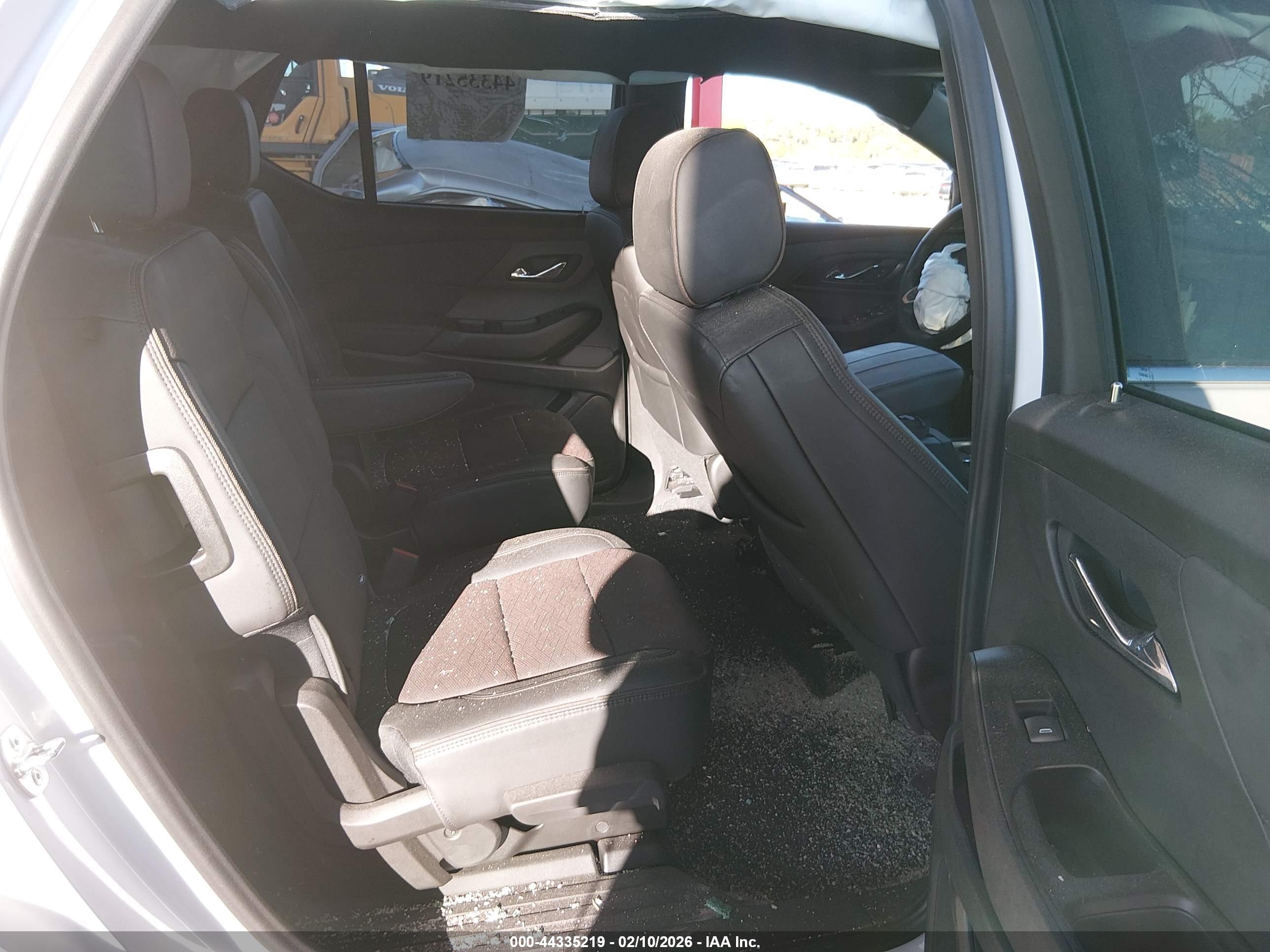 CHEVROLET TRAVERSE image 8