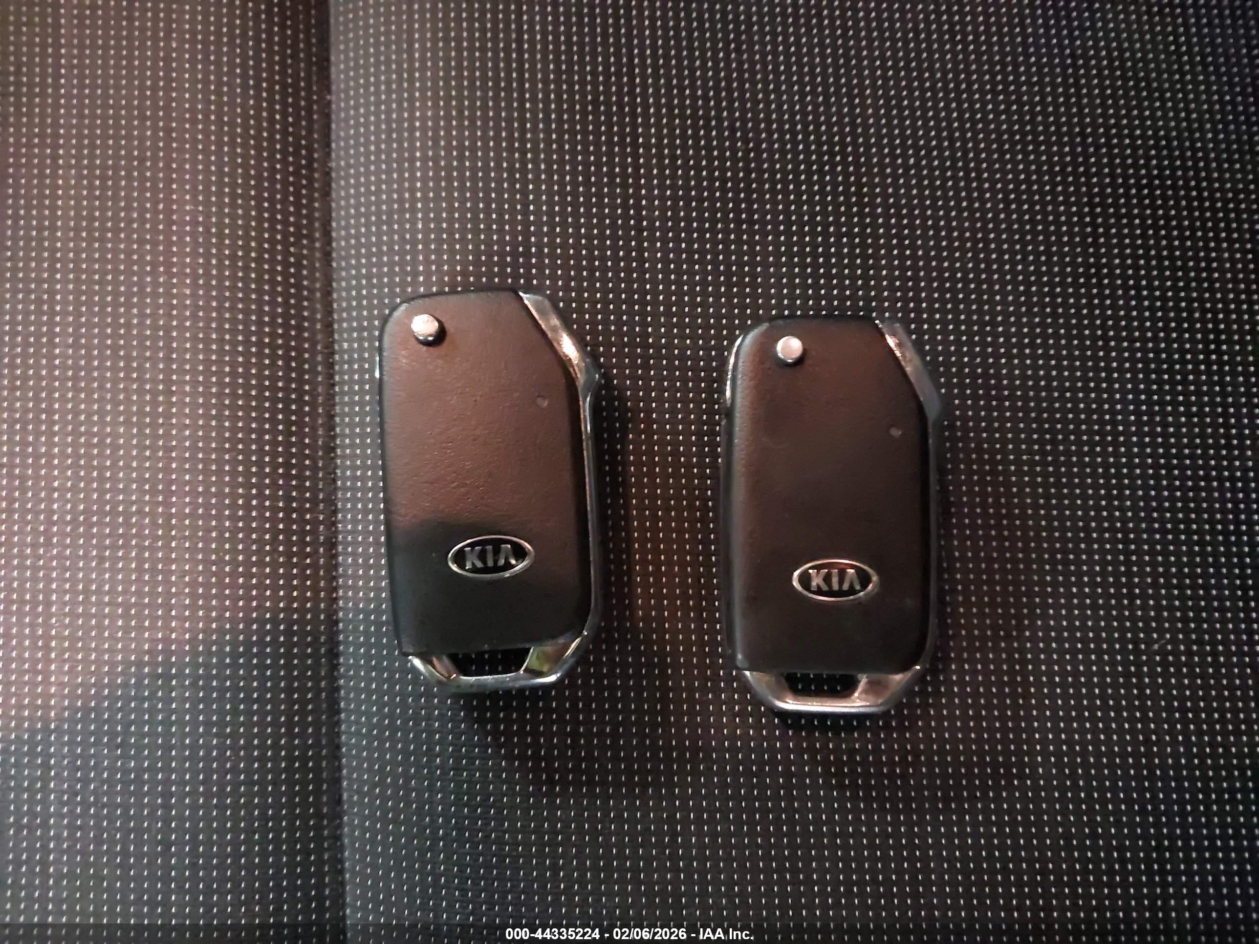 KIA SPORTAGE image 11
