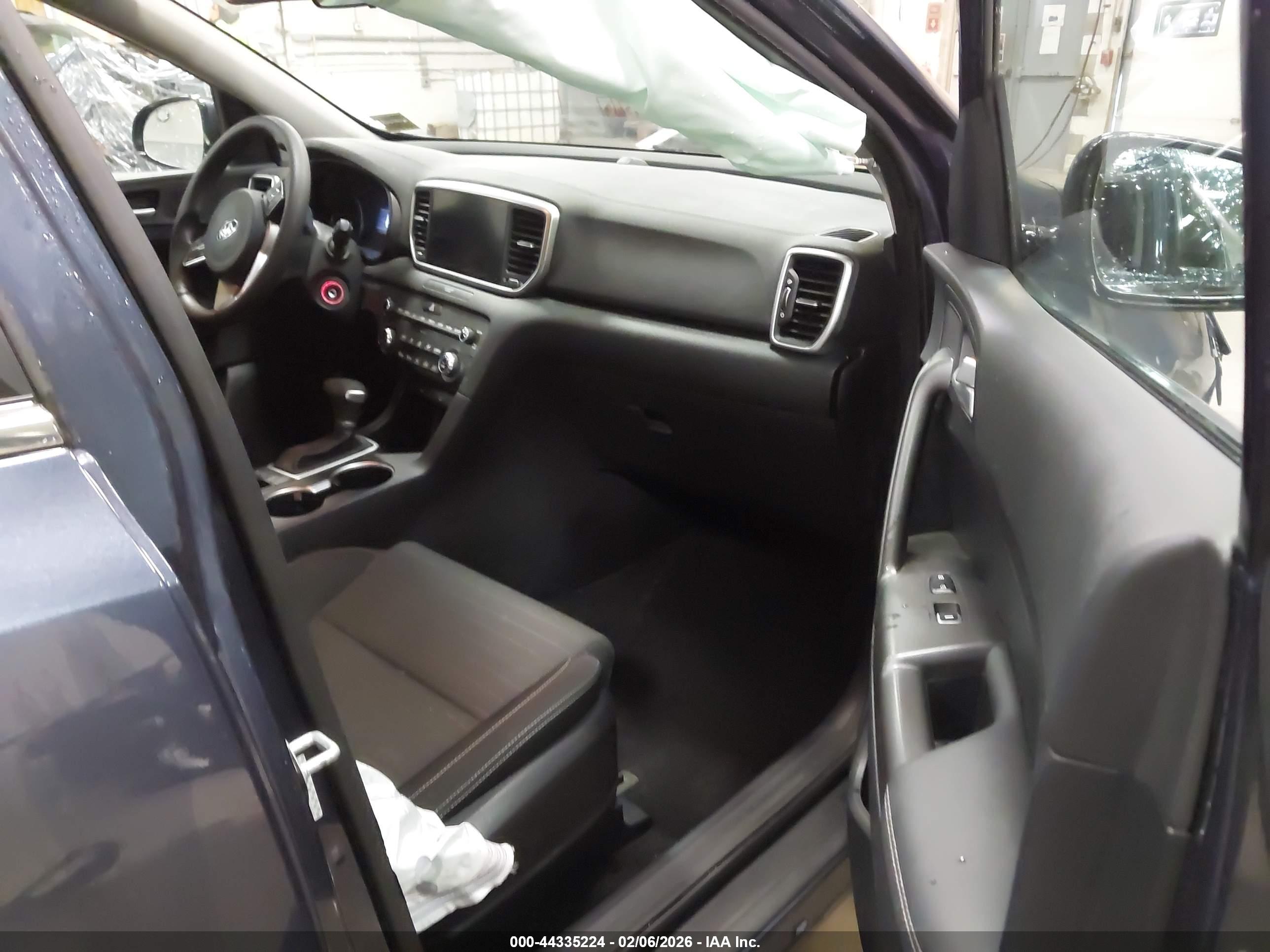 KIA SPORTAGE image 5