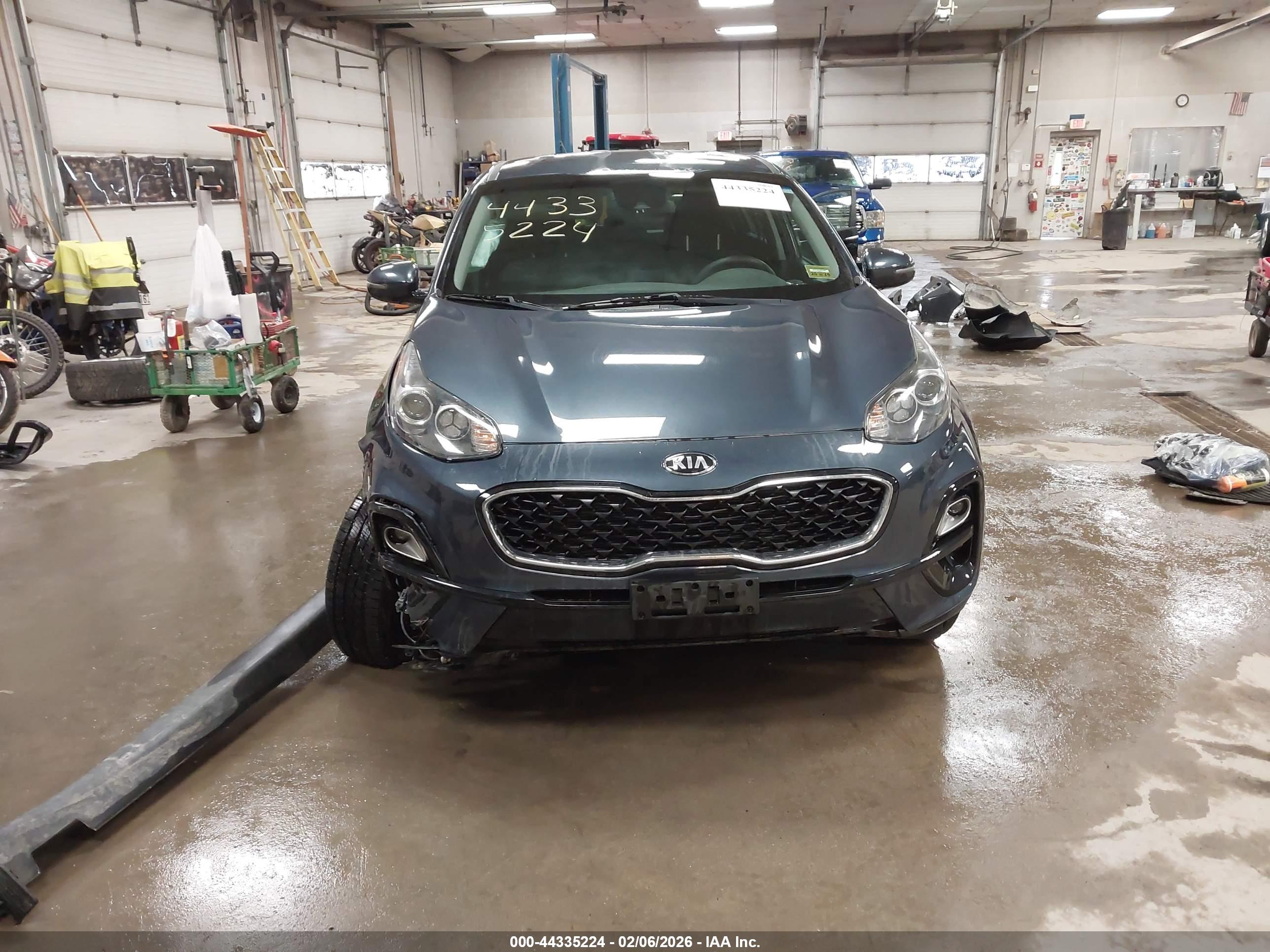KIA SPORTAGE image 6