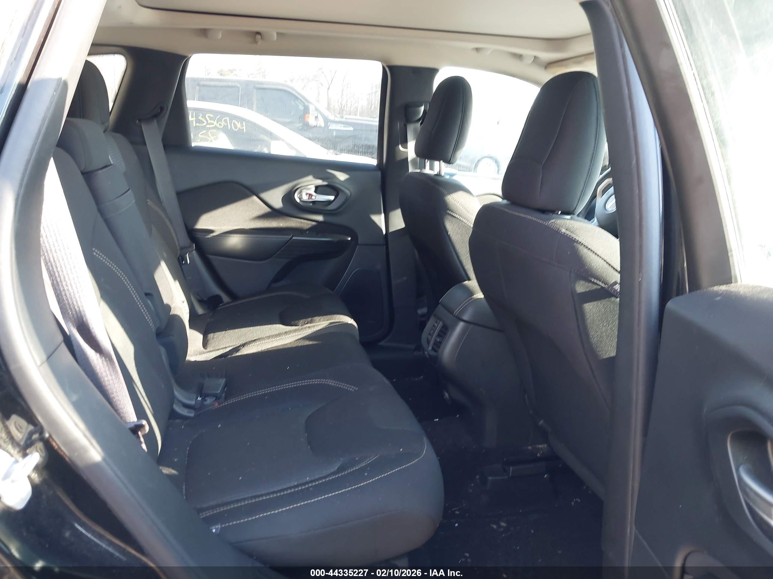 JEEP CHEROKEE image 8