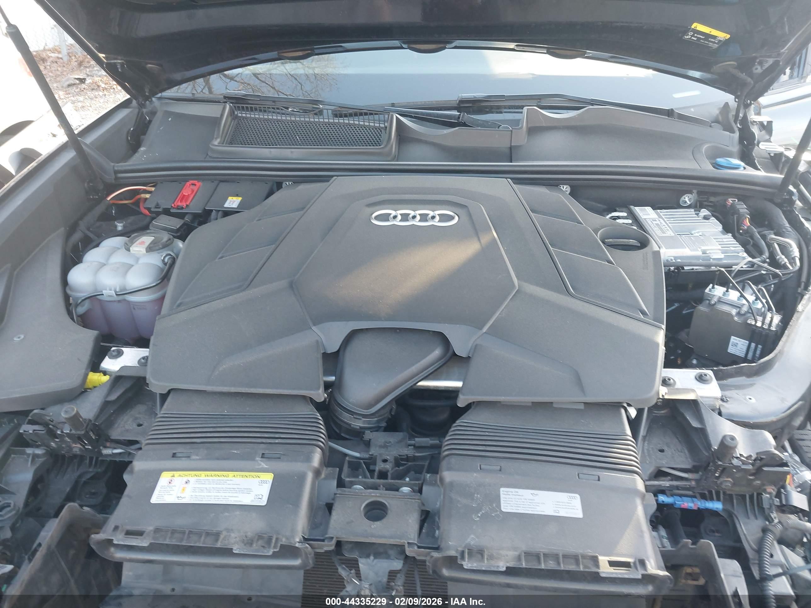AUDI Q8 image 10