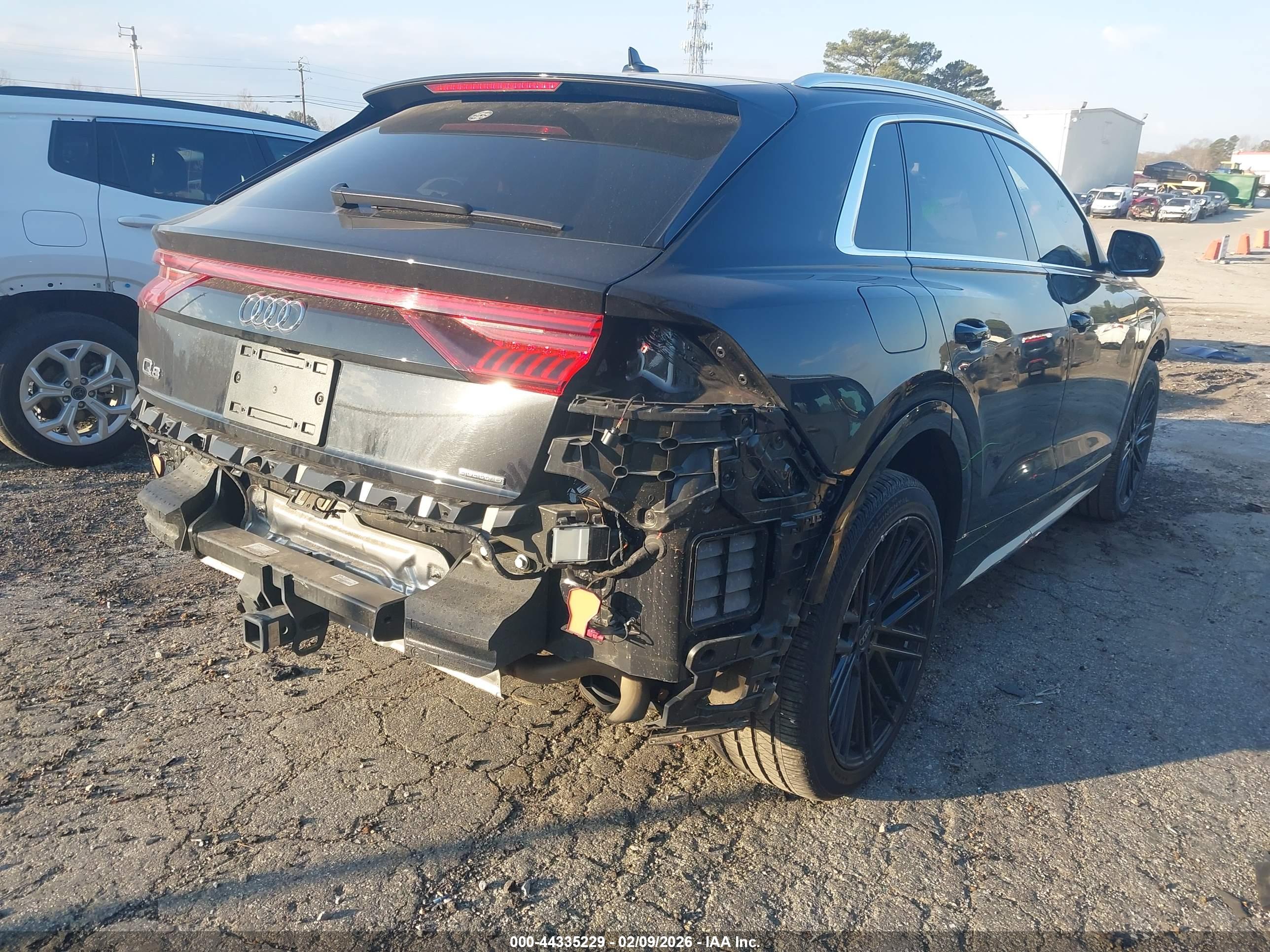 AUDI Q8 image 4