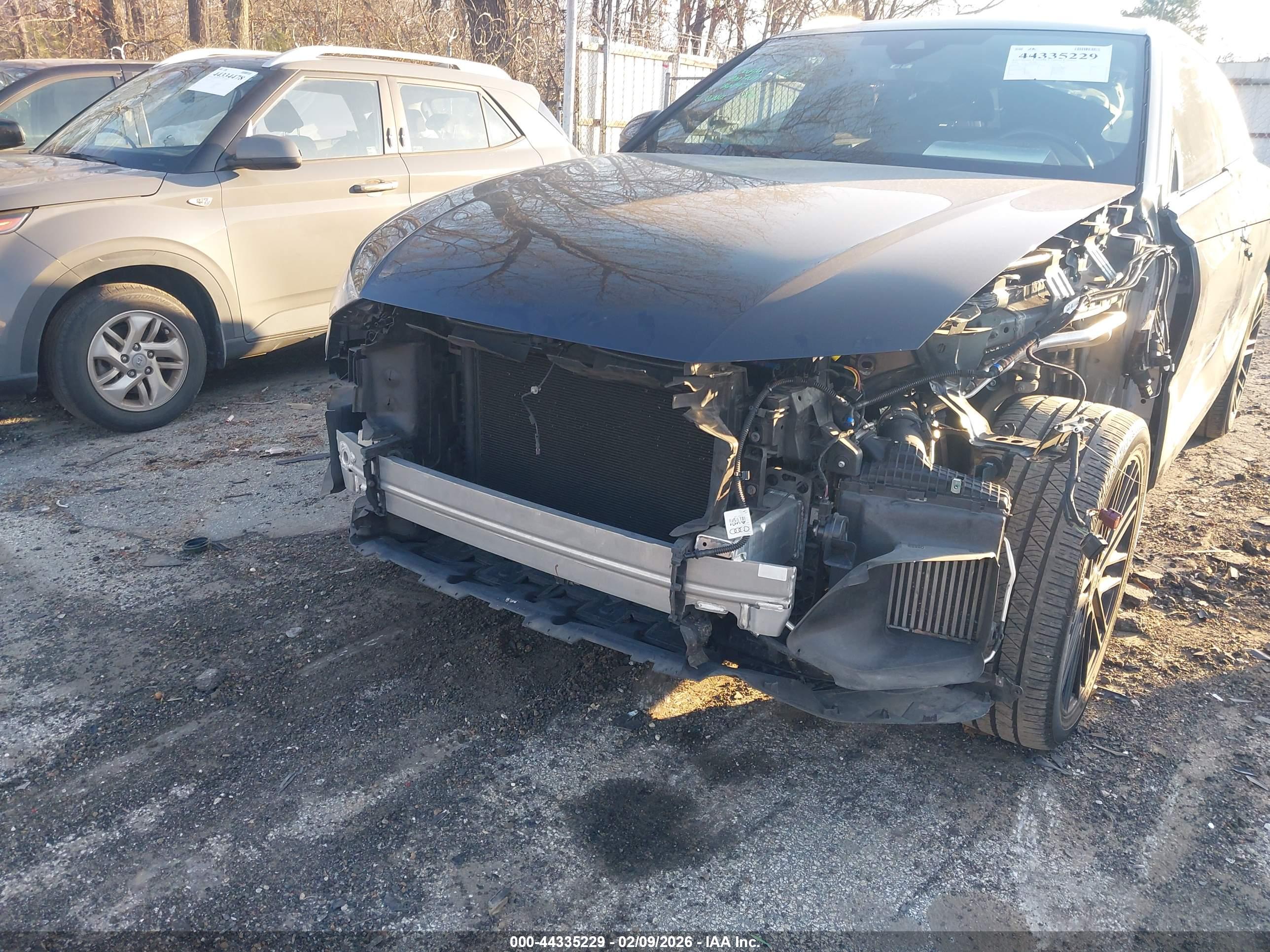 AUDI Q8 image 6