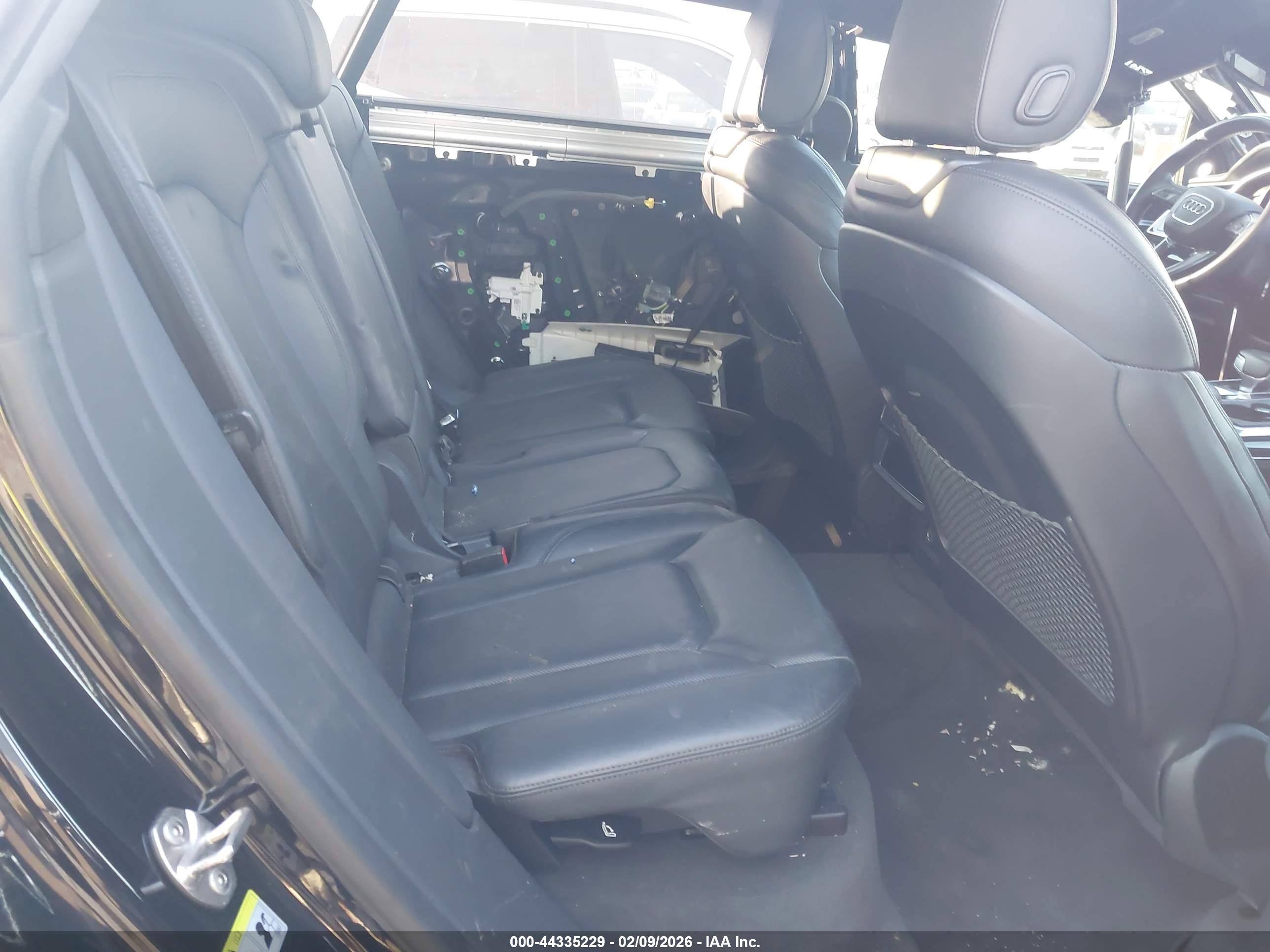 AUDI Q8 image 8