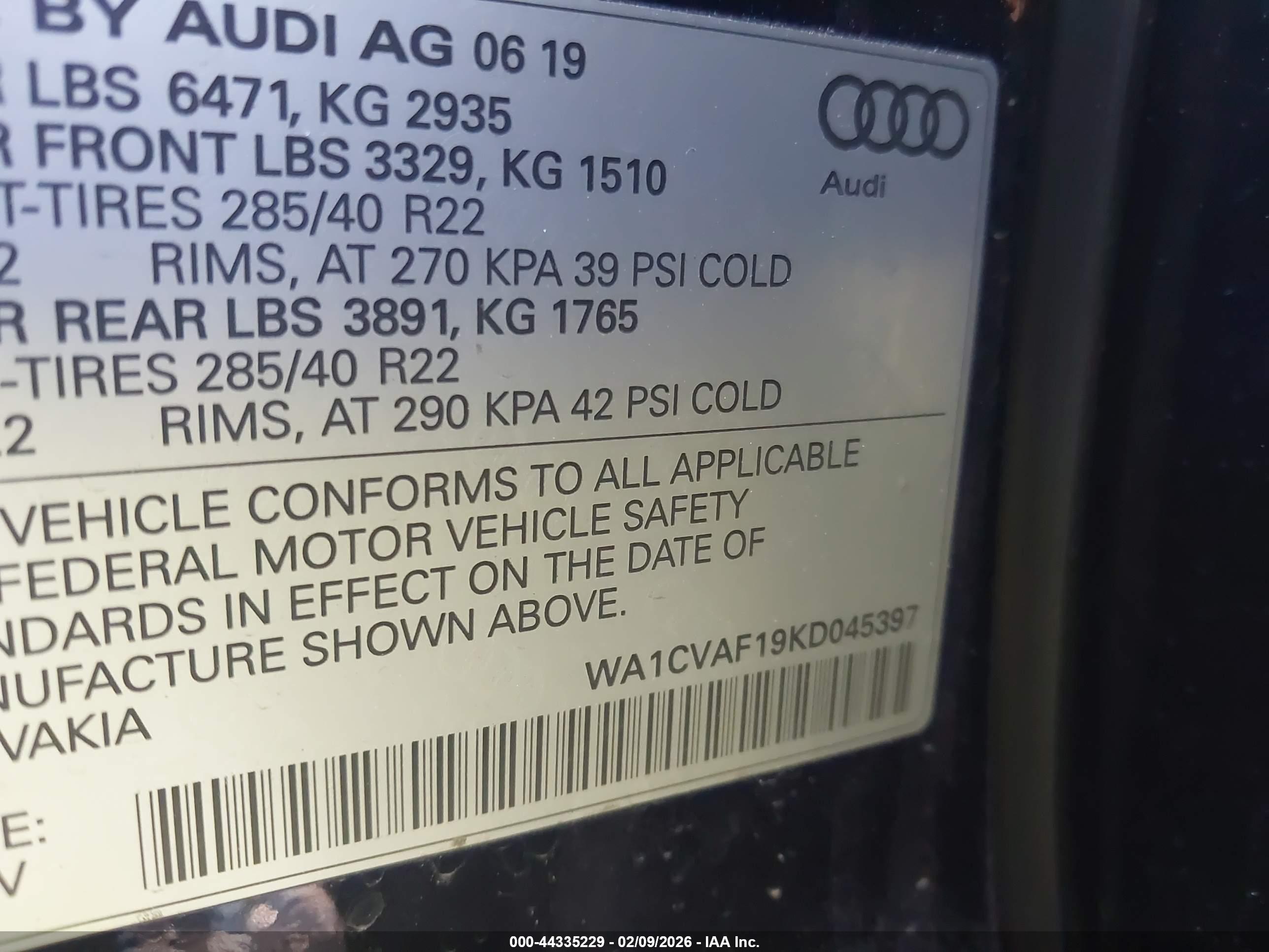 AUDI Q8 image 9
