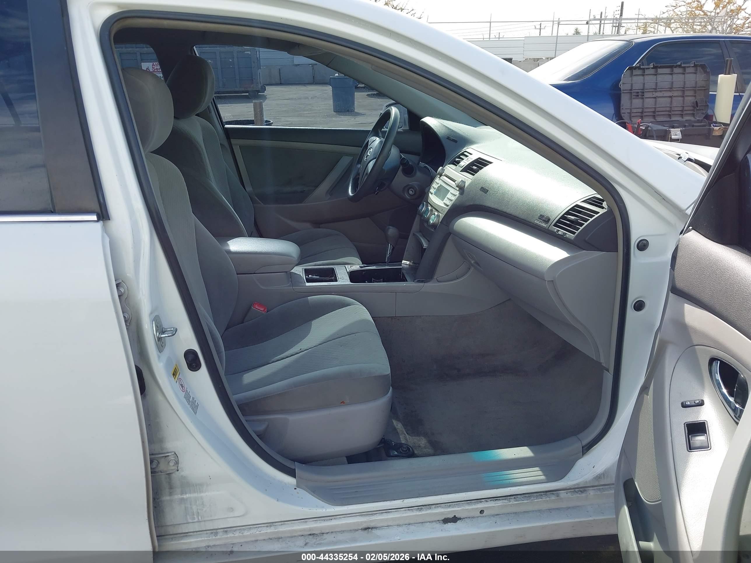 TOYOTA CAMRY image 5