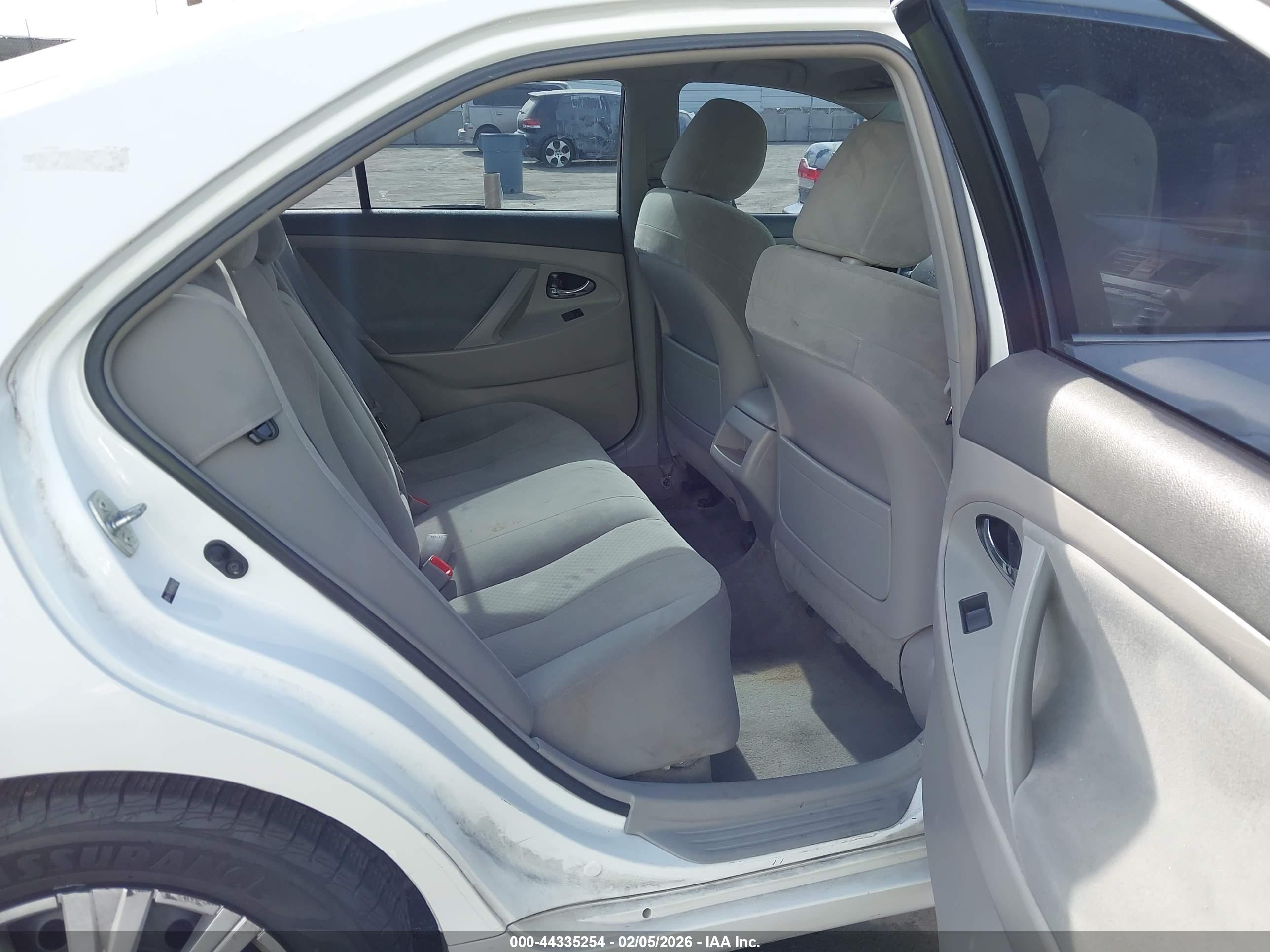 TOYOTA CAMRY image 8