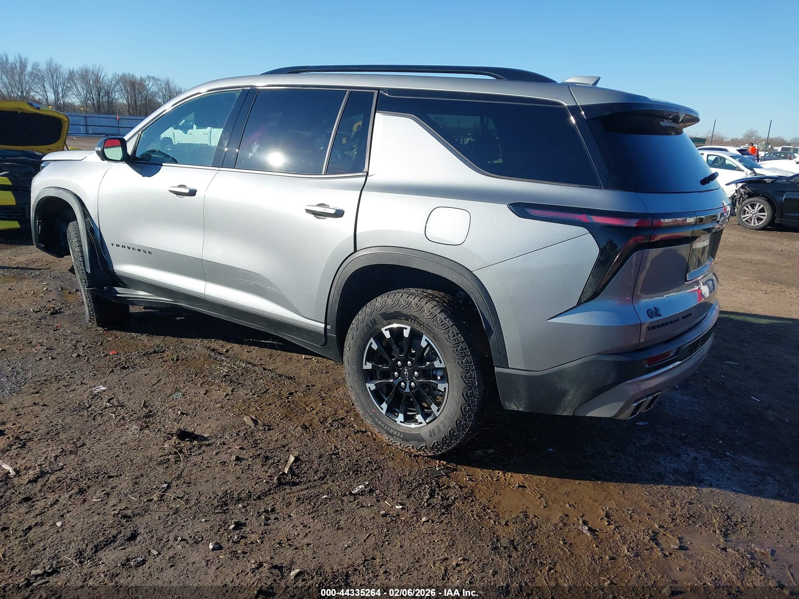 CHEVROLET TRAVERSE image 3