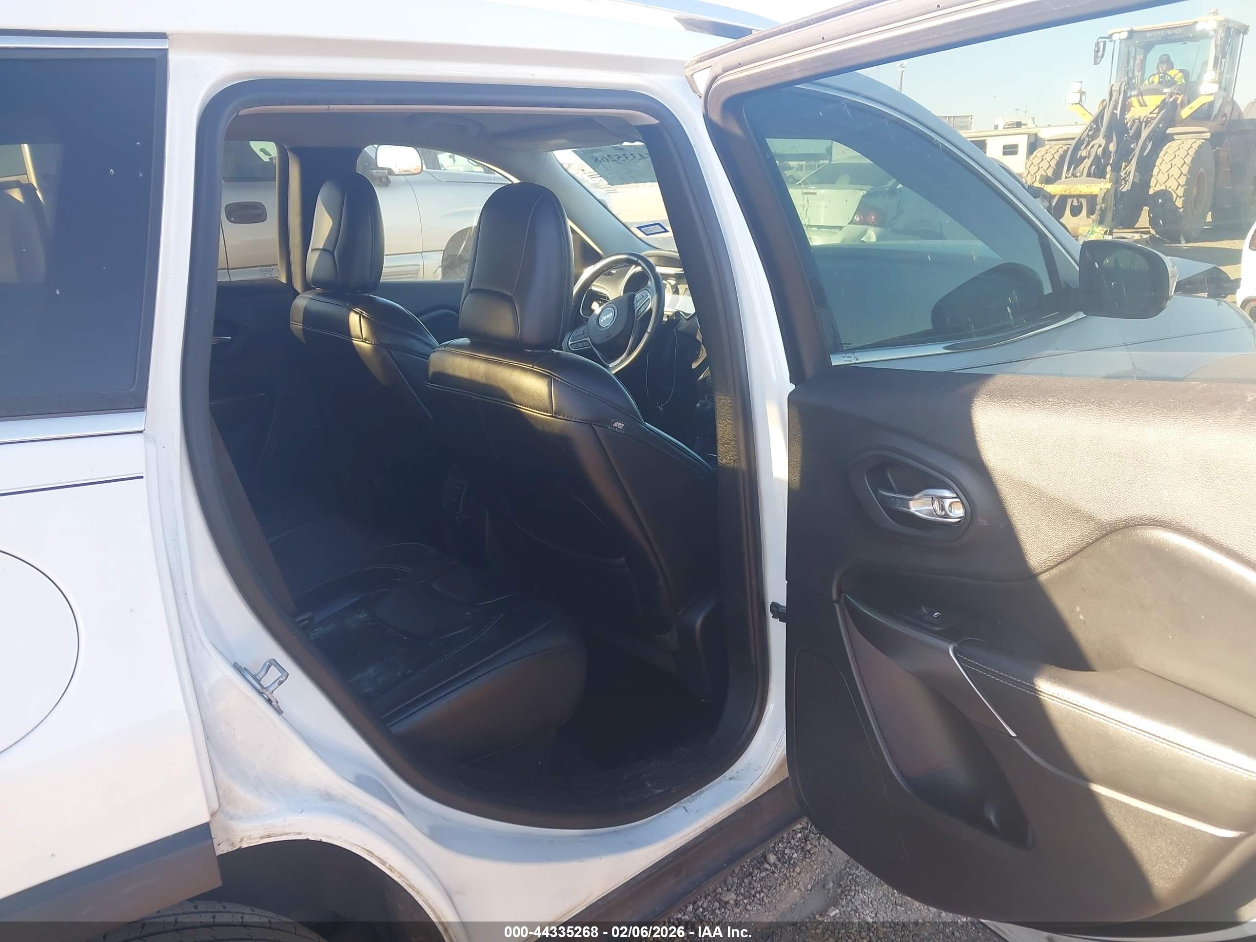 JEEP CHEROKEE image 8
