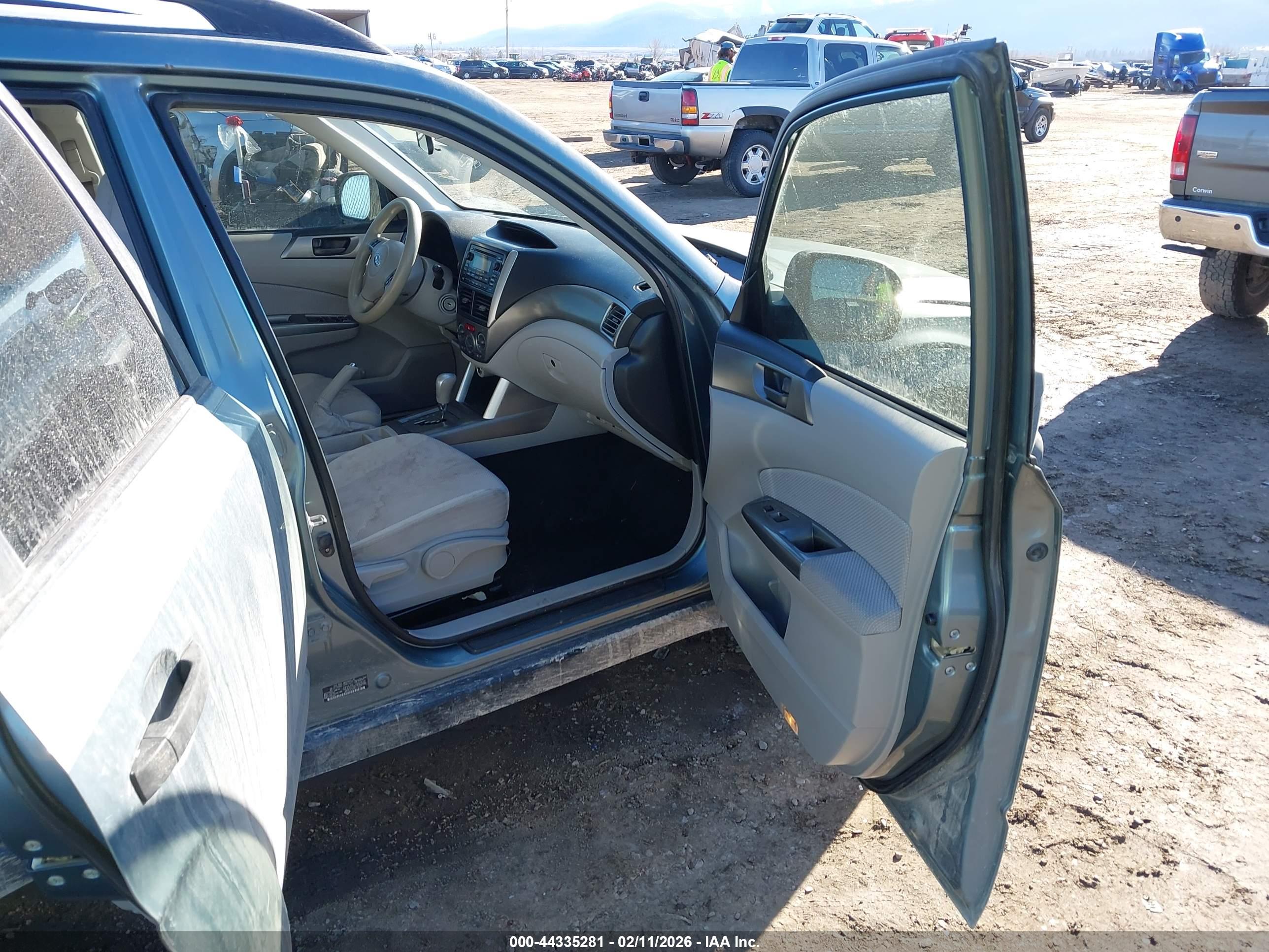 SUBARU FORESTER image 5