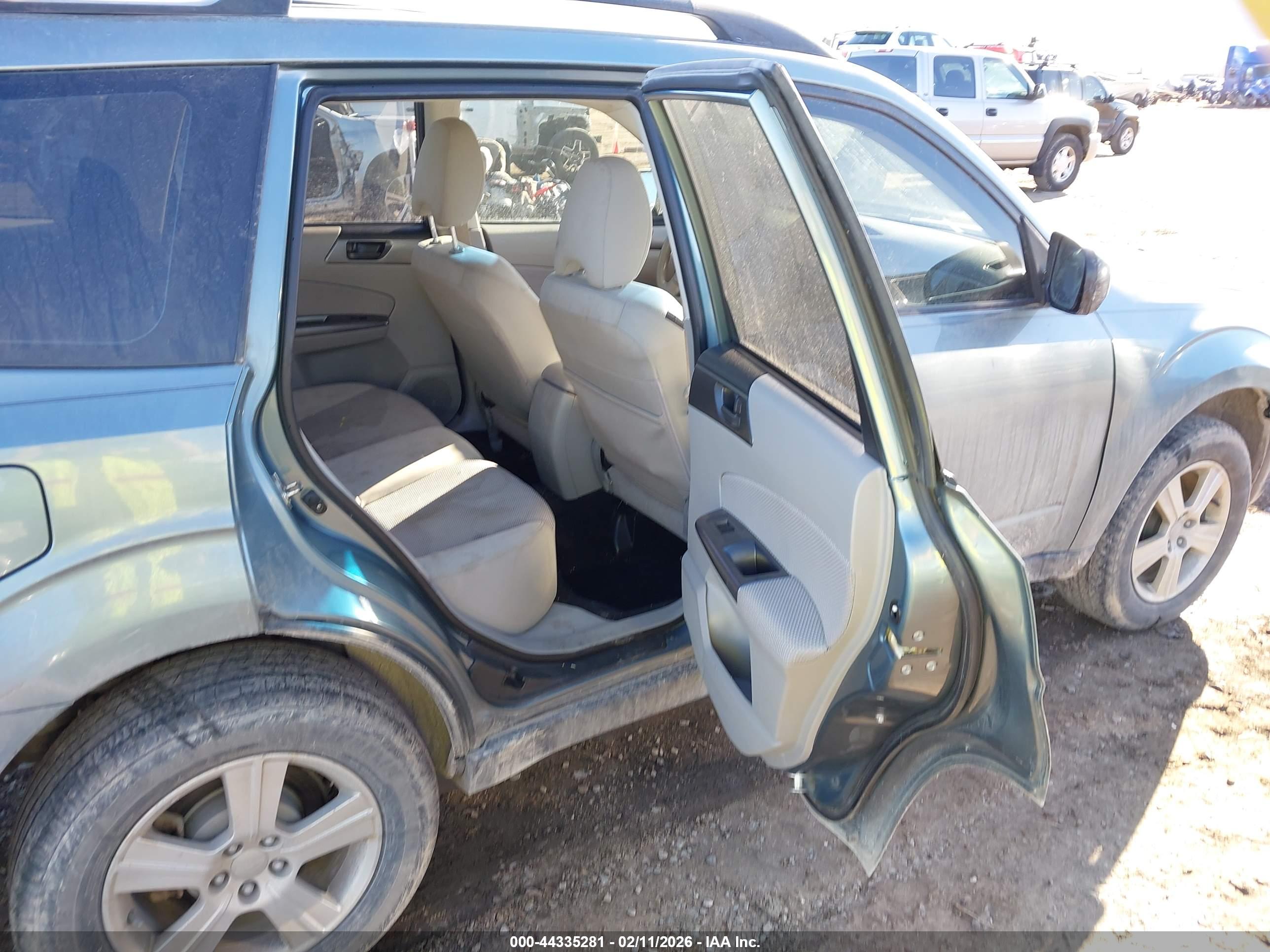 SUBARU FORESTER image 8
