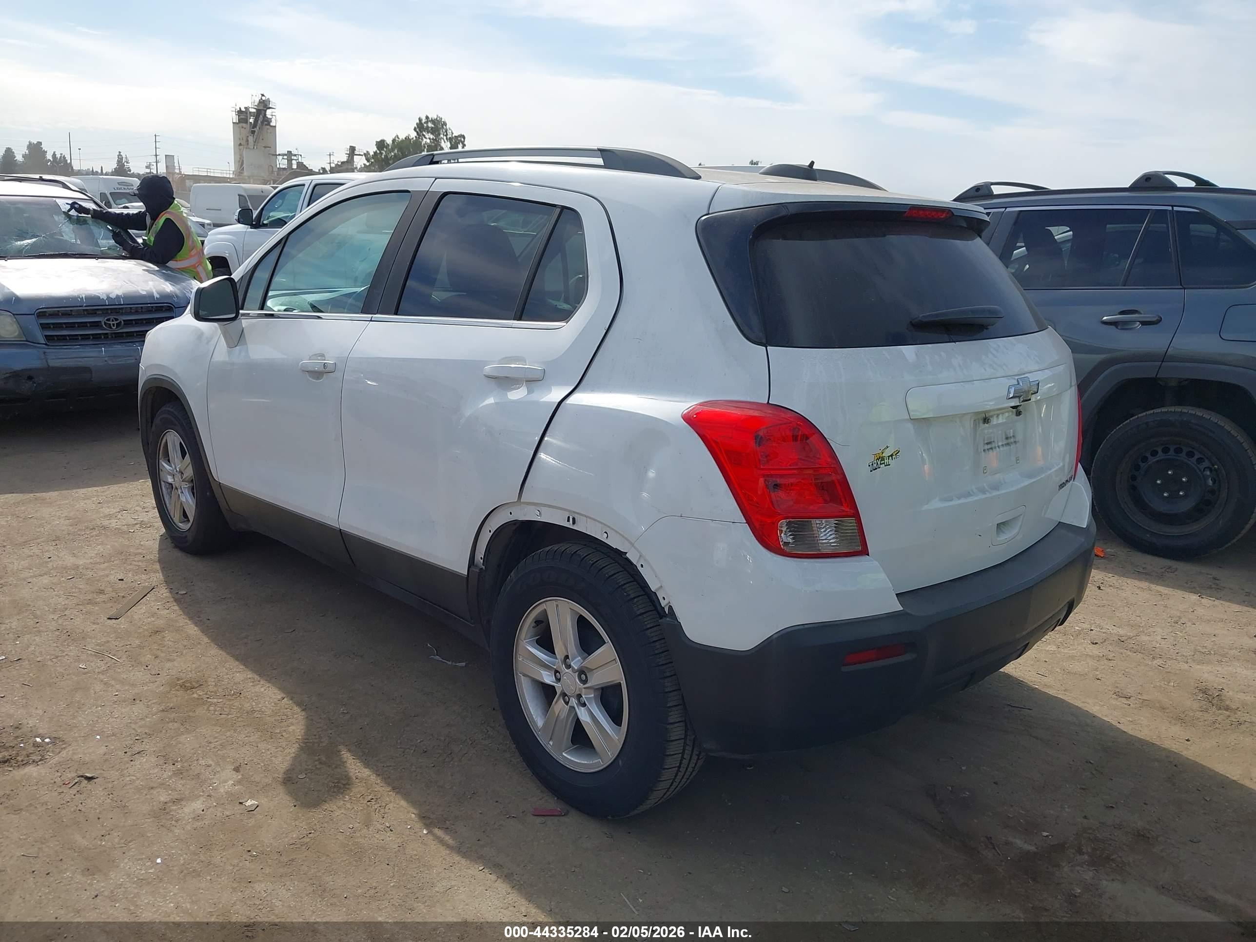 CHEVROLET TRAX image 3