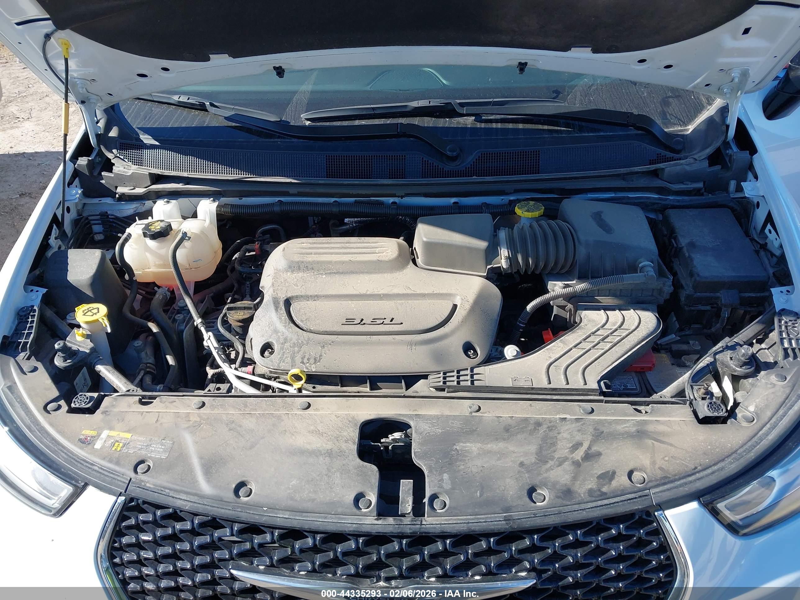 CHRYSLER PACIFICA image 10