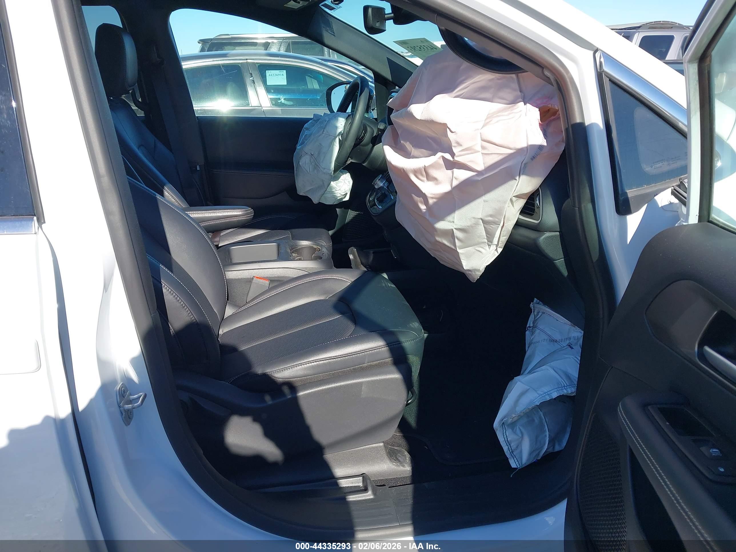 CHRYSLER PACIFICA image 5