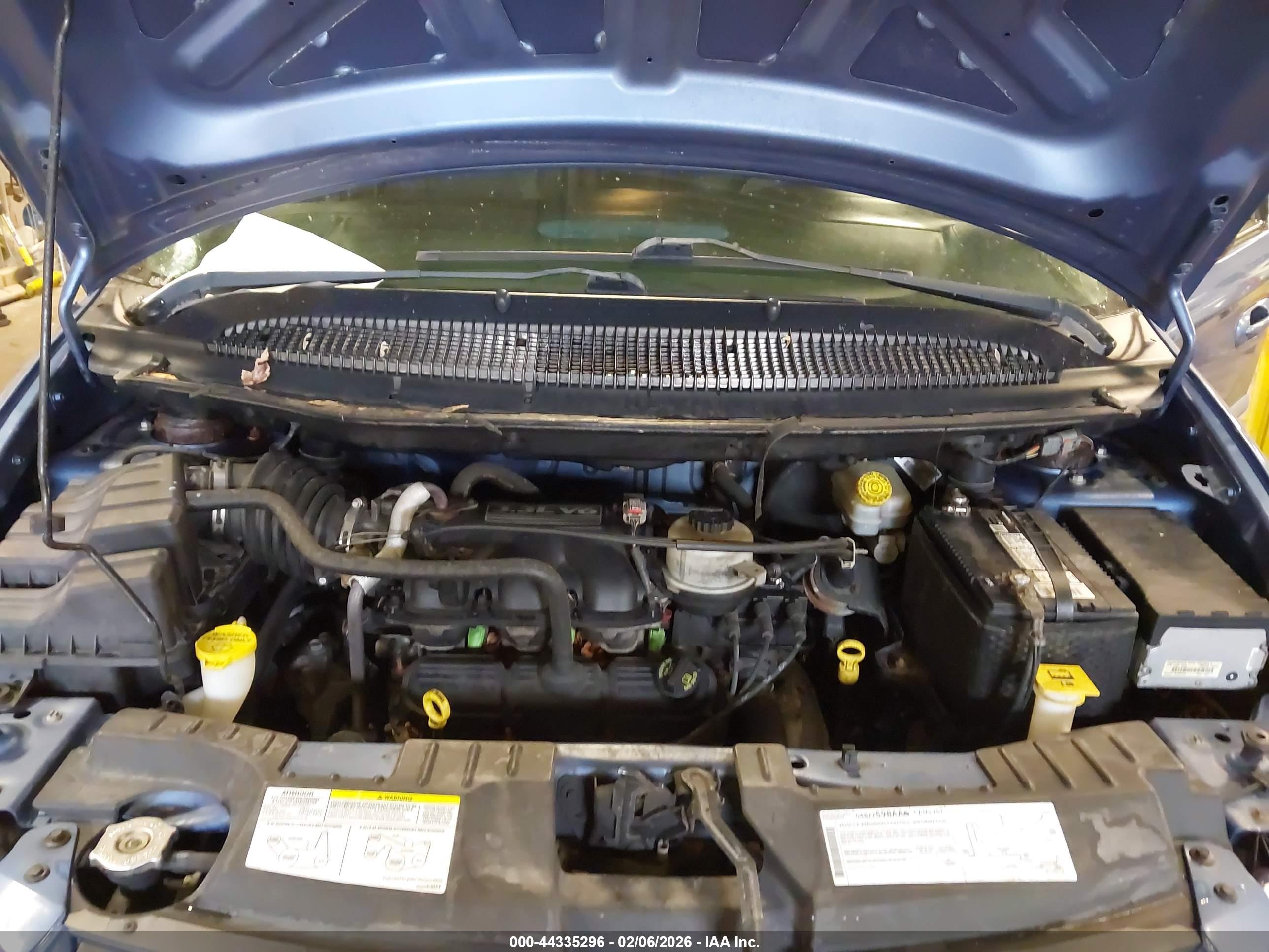 DODGE CARAVAN image 10