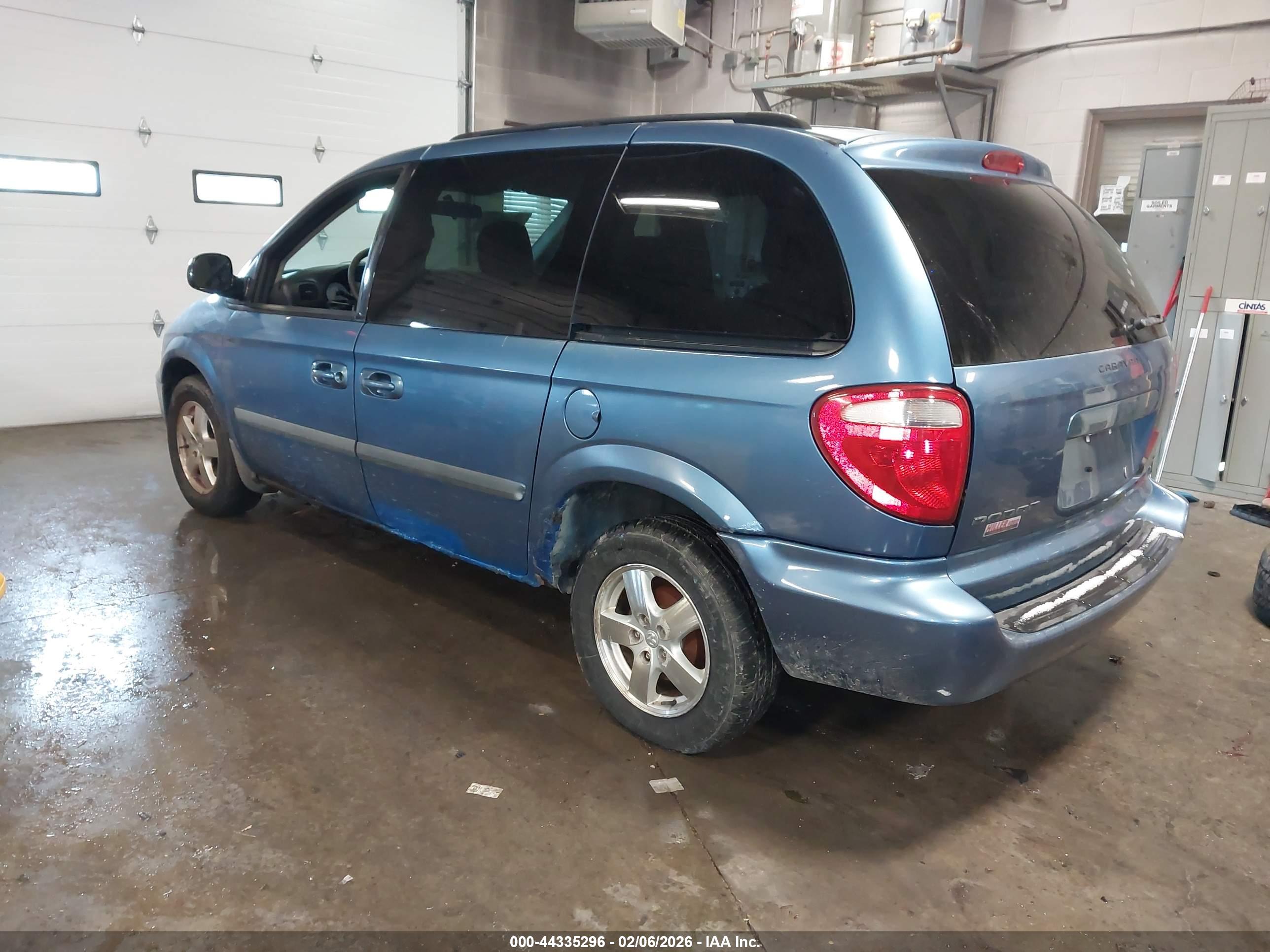 DODGE CARAVAN image 3