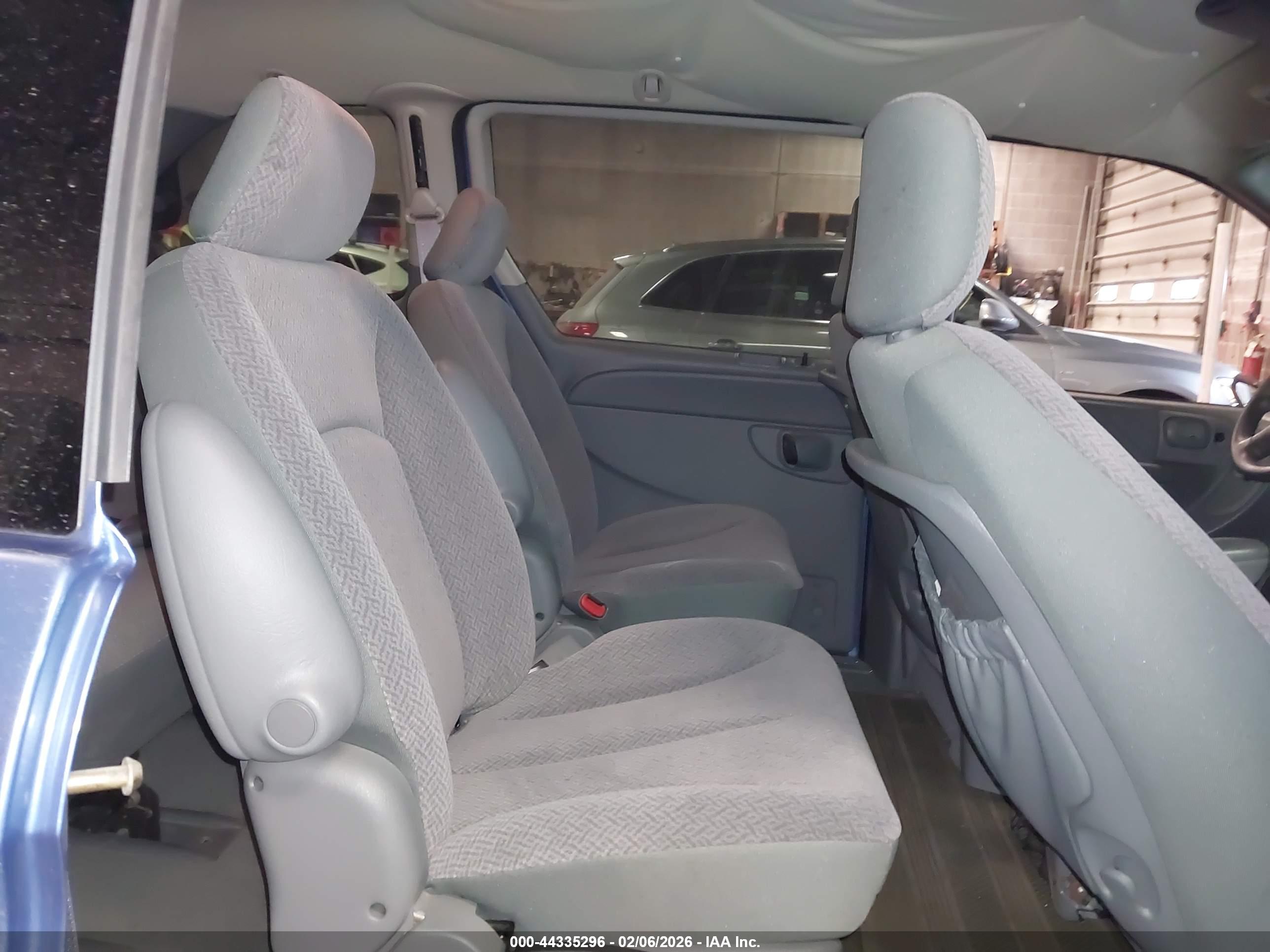 DODGE CARAVAN image 8