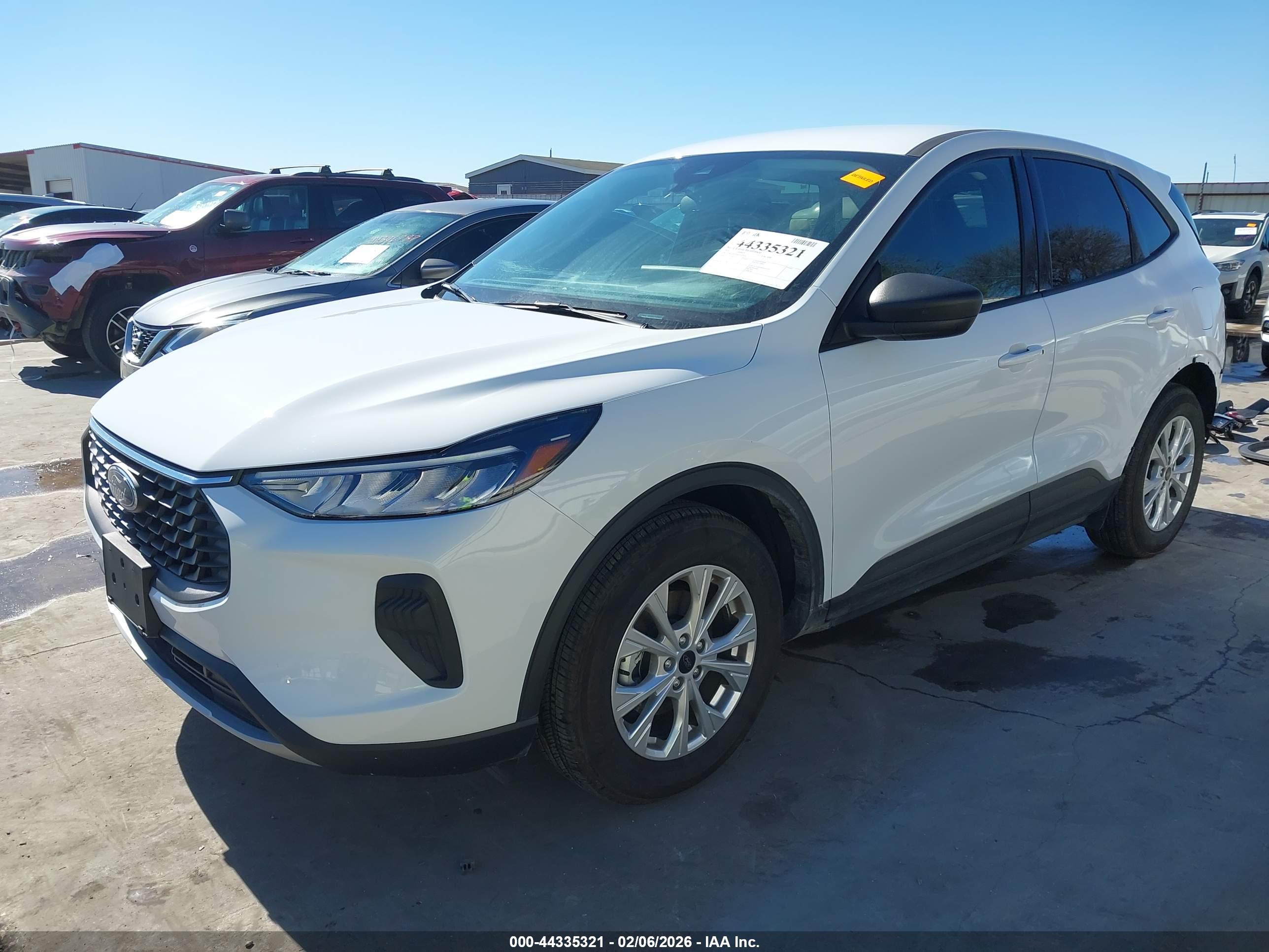 FORD ESCAPE image 2