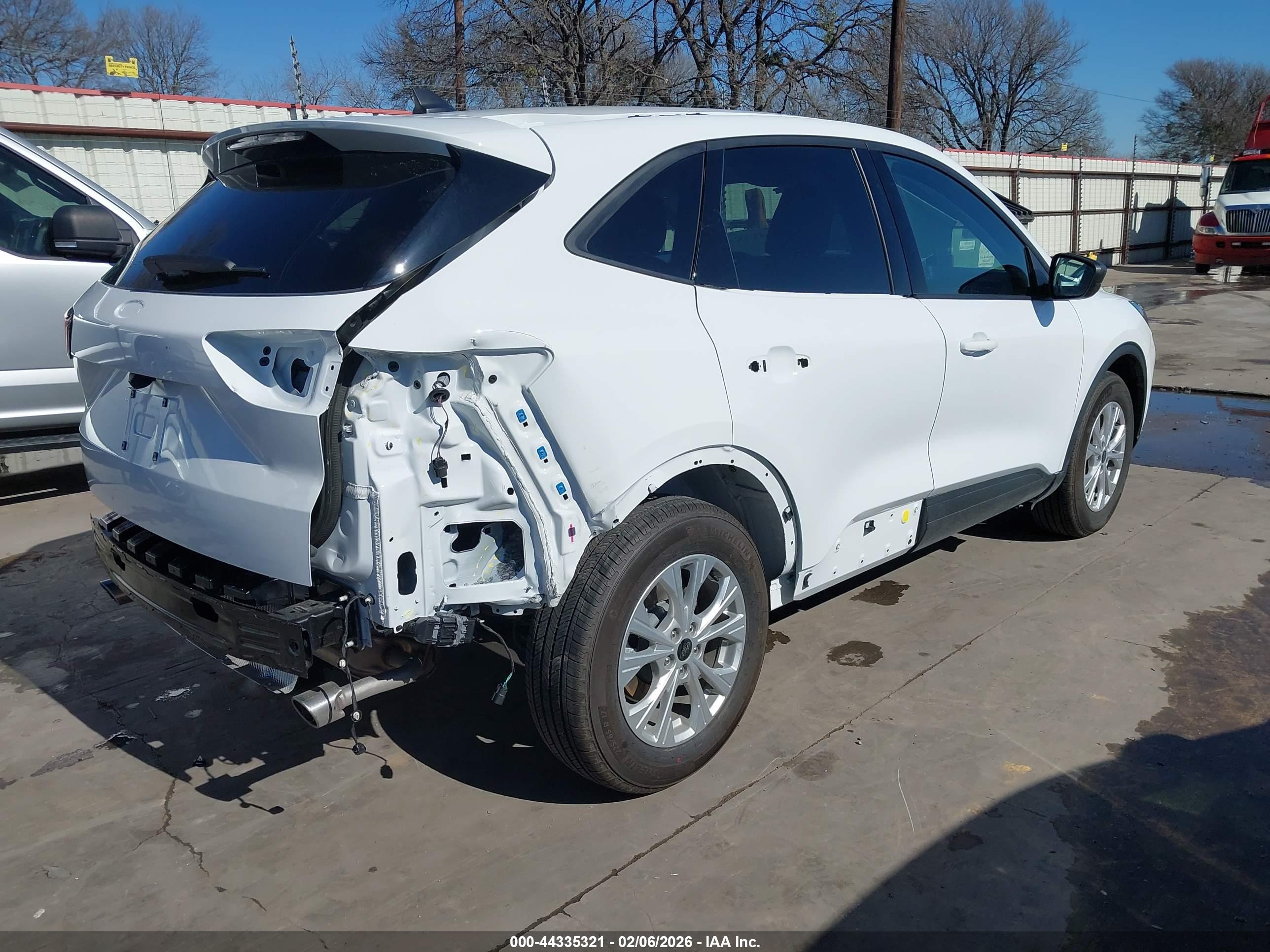 FORD ESCAPE image 4