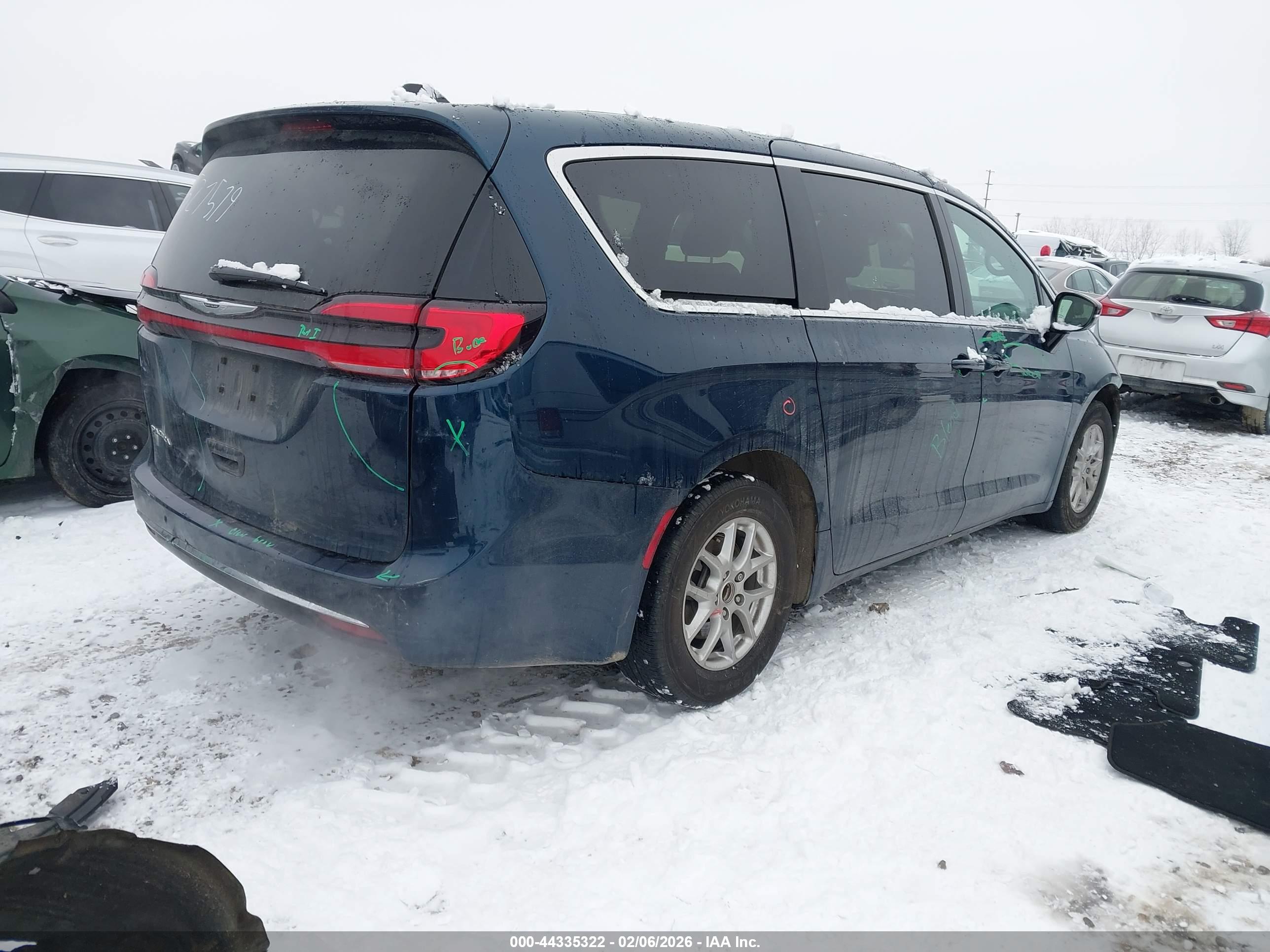 CHRYSLER PACIFICA image 4