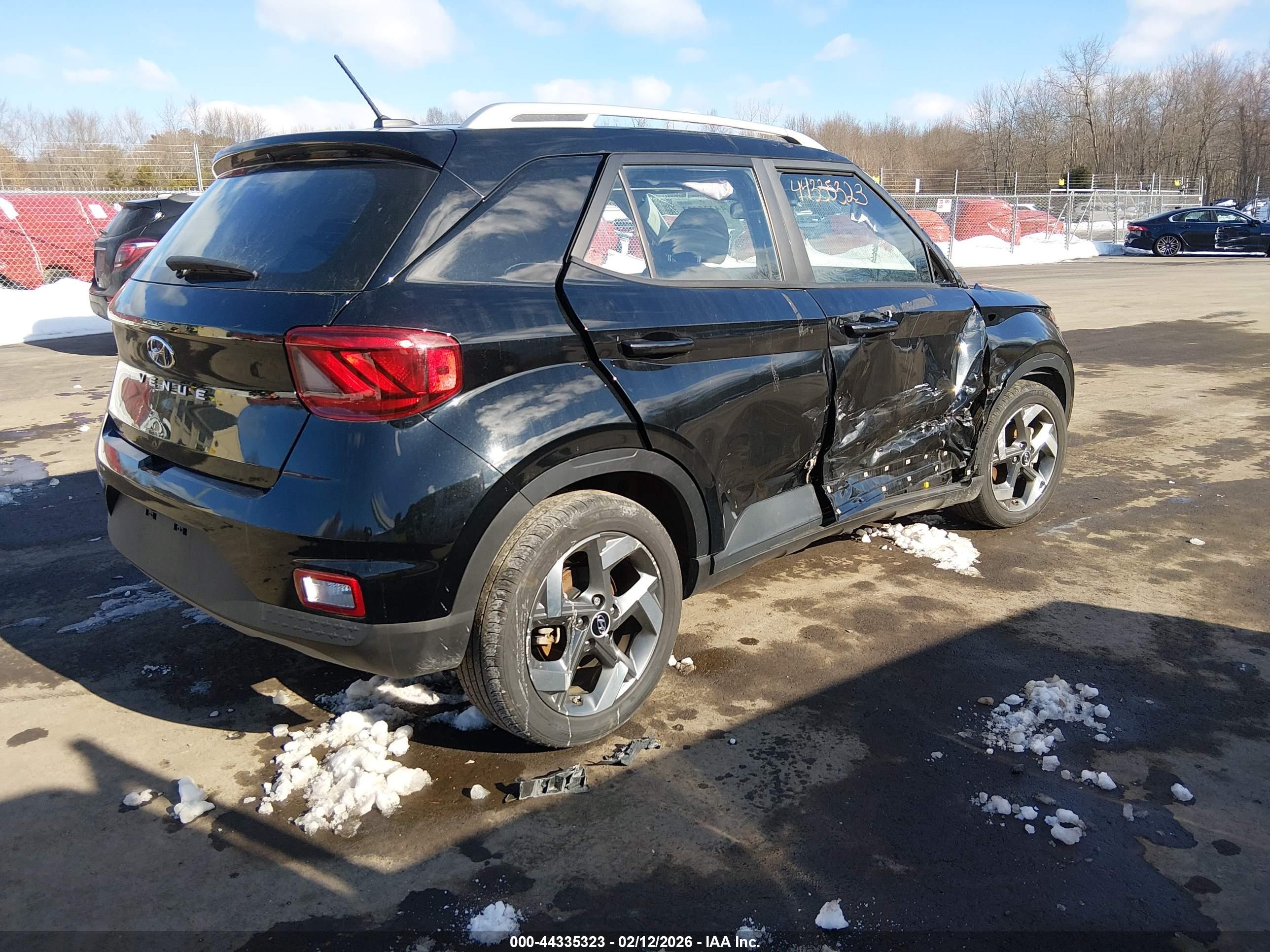 HYUNDAI VENUE image 4