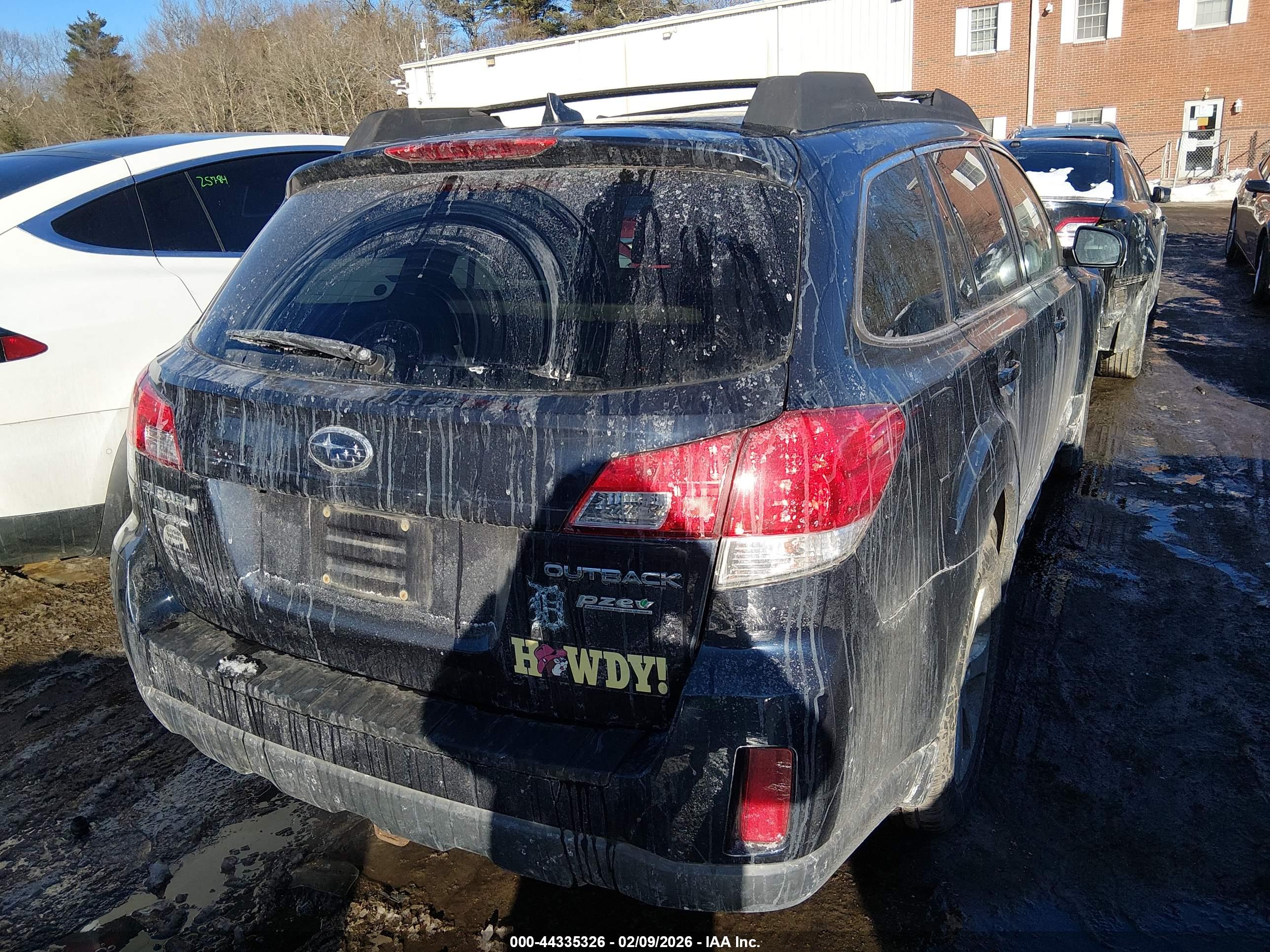 SUBARU OUTBACK image 4