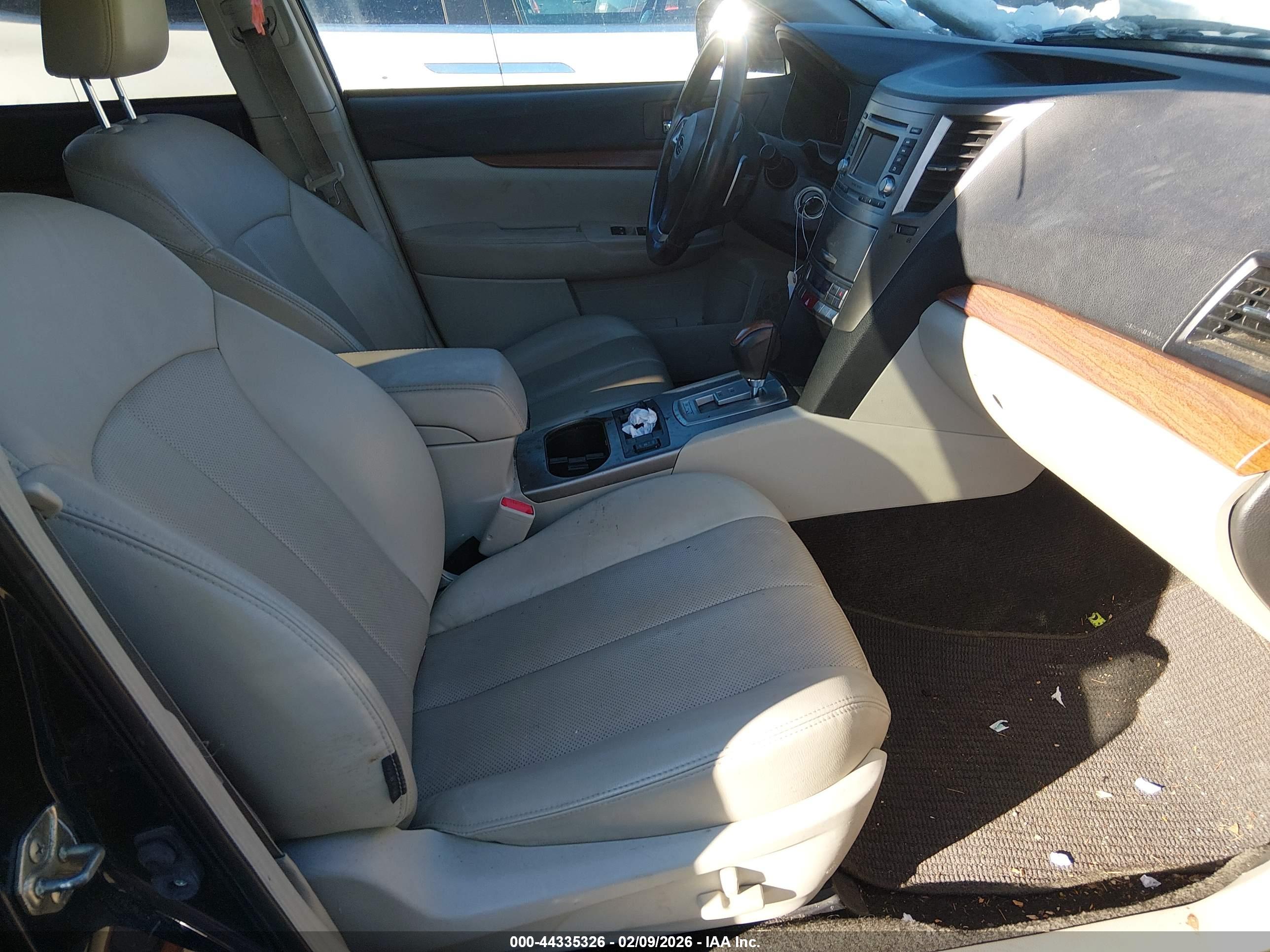SUBARU OUTBACK image 5