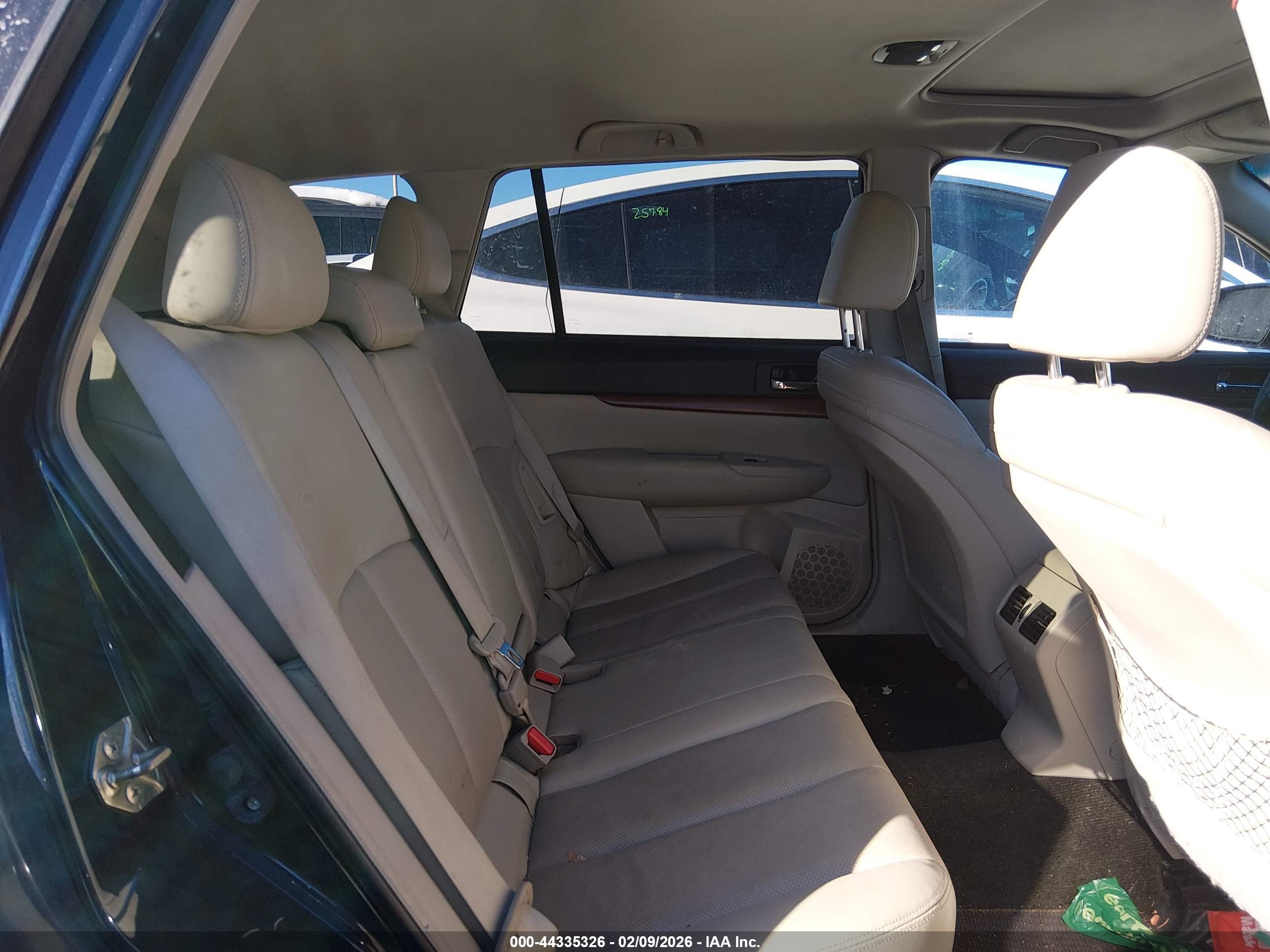 SUBARU OUTBACK image 8