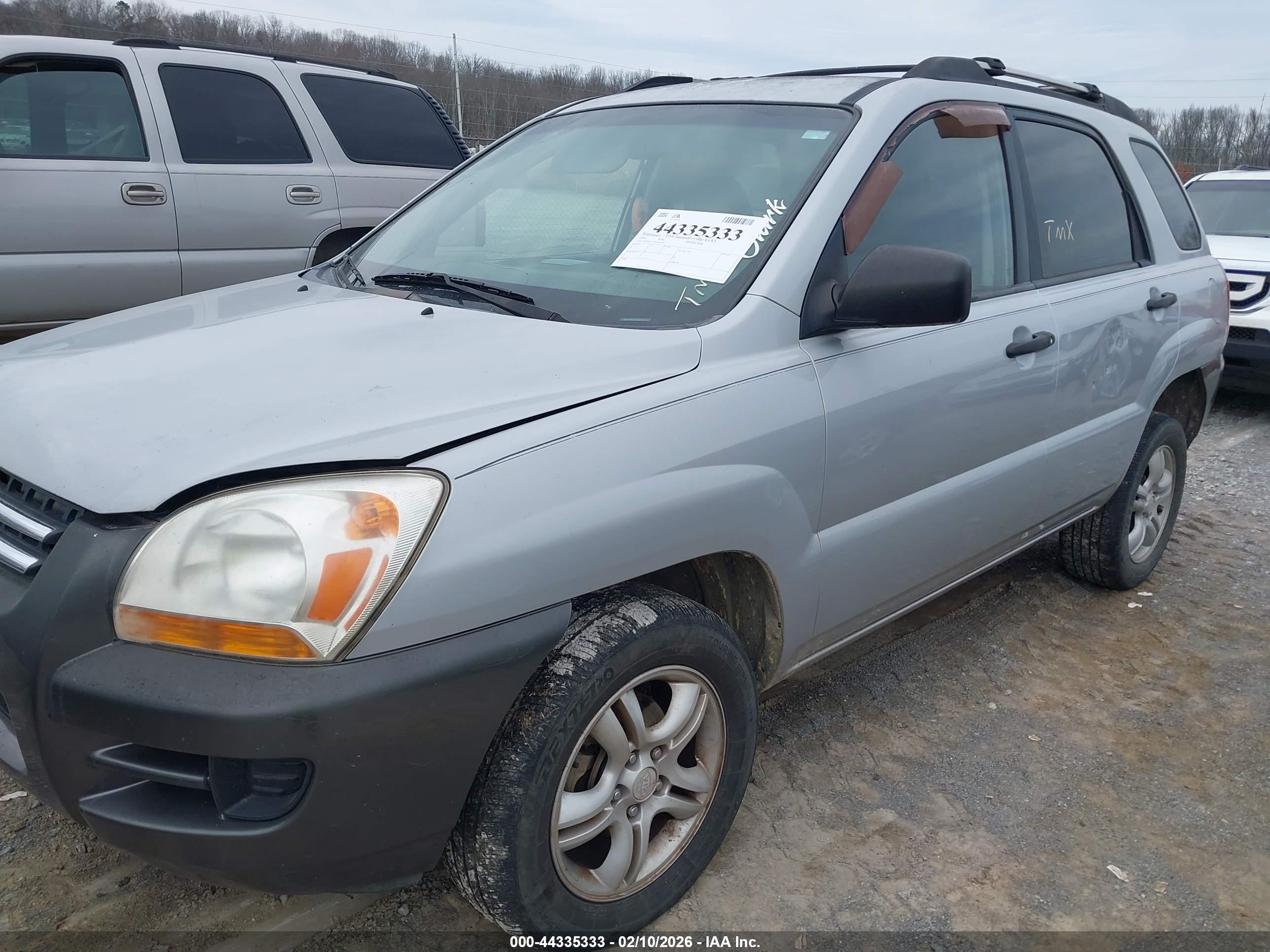 KIA SPORTAGE image 2