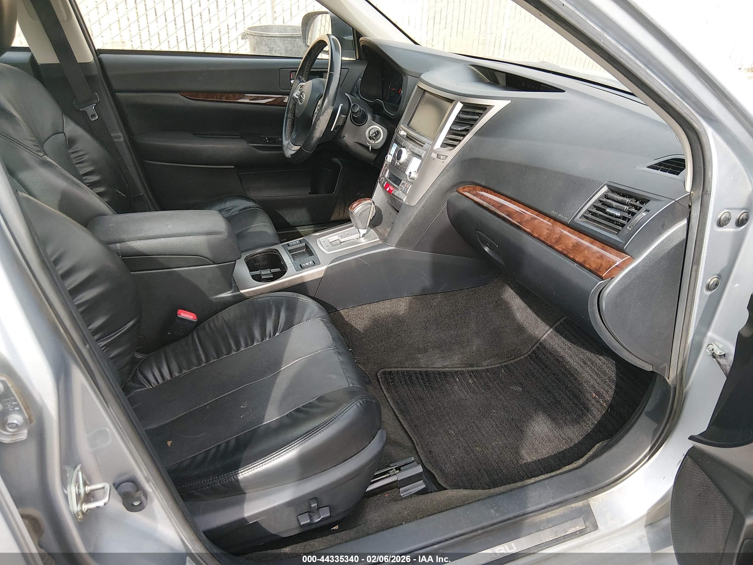 SUBARU LEGACY image 5