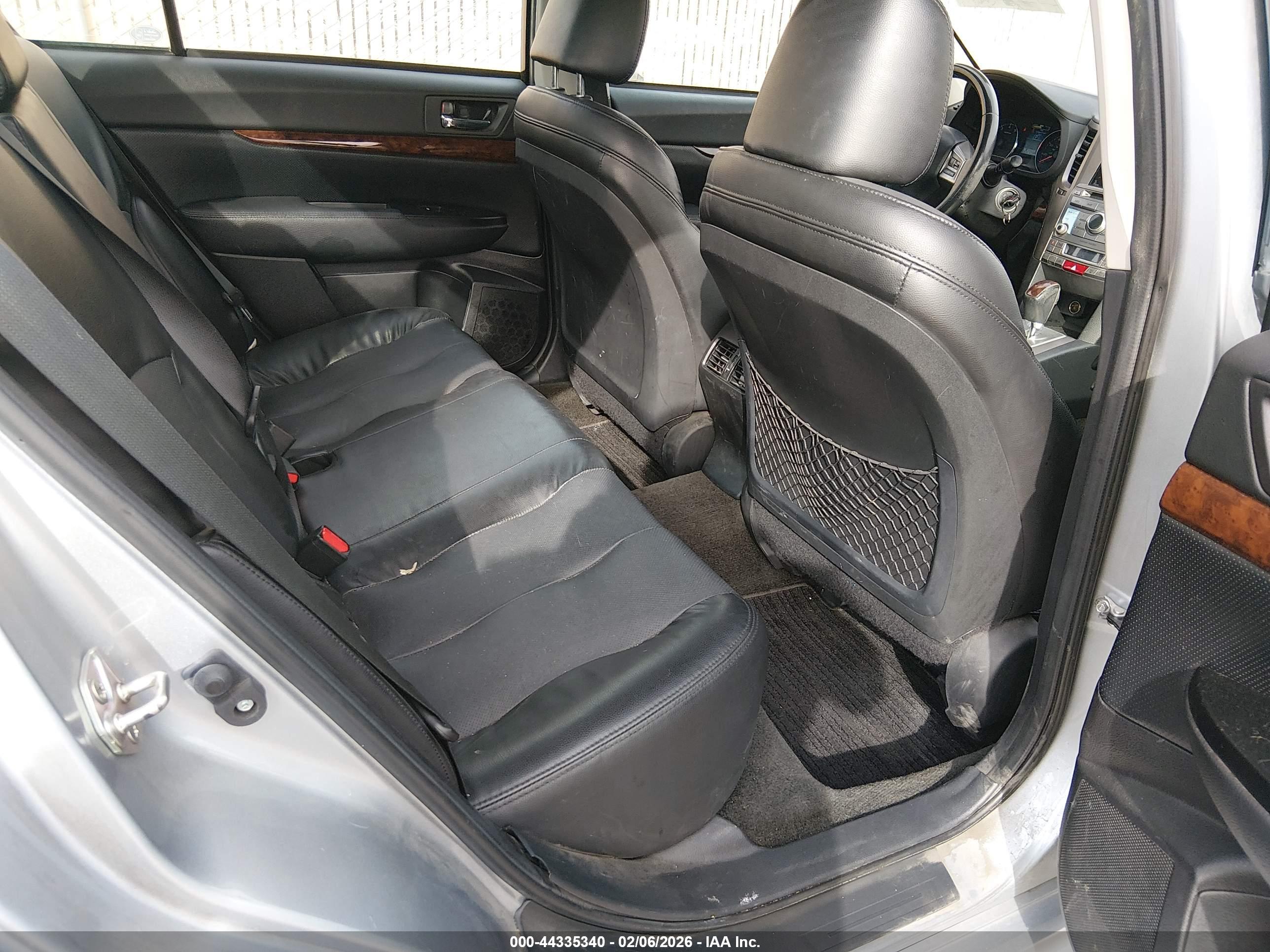 SUBARU LEGACY image 8