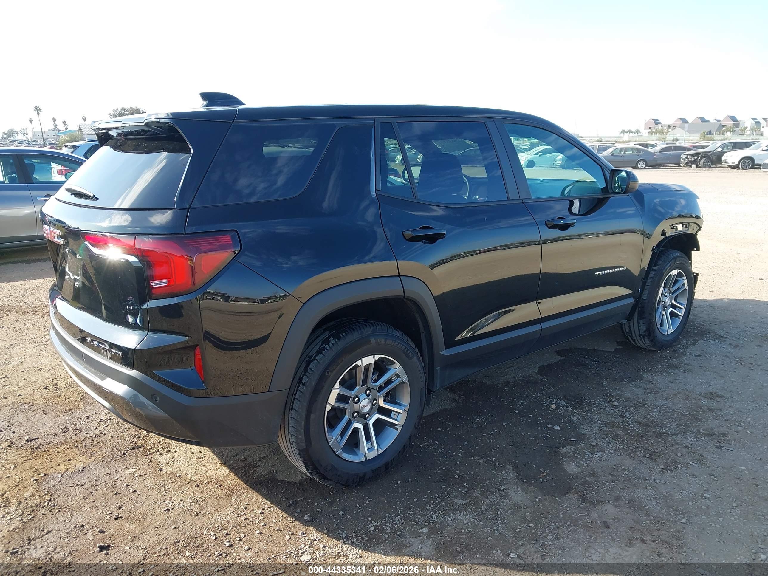 GMC TERRAIN image 4