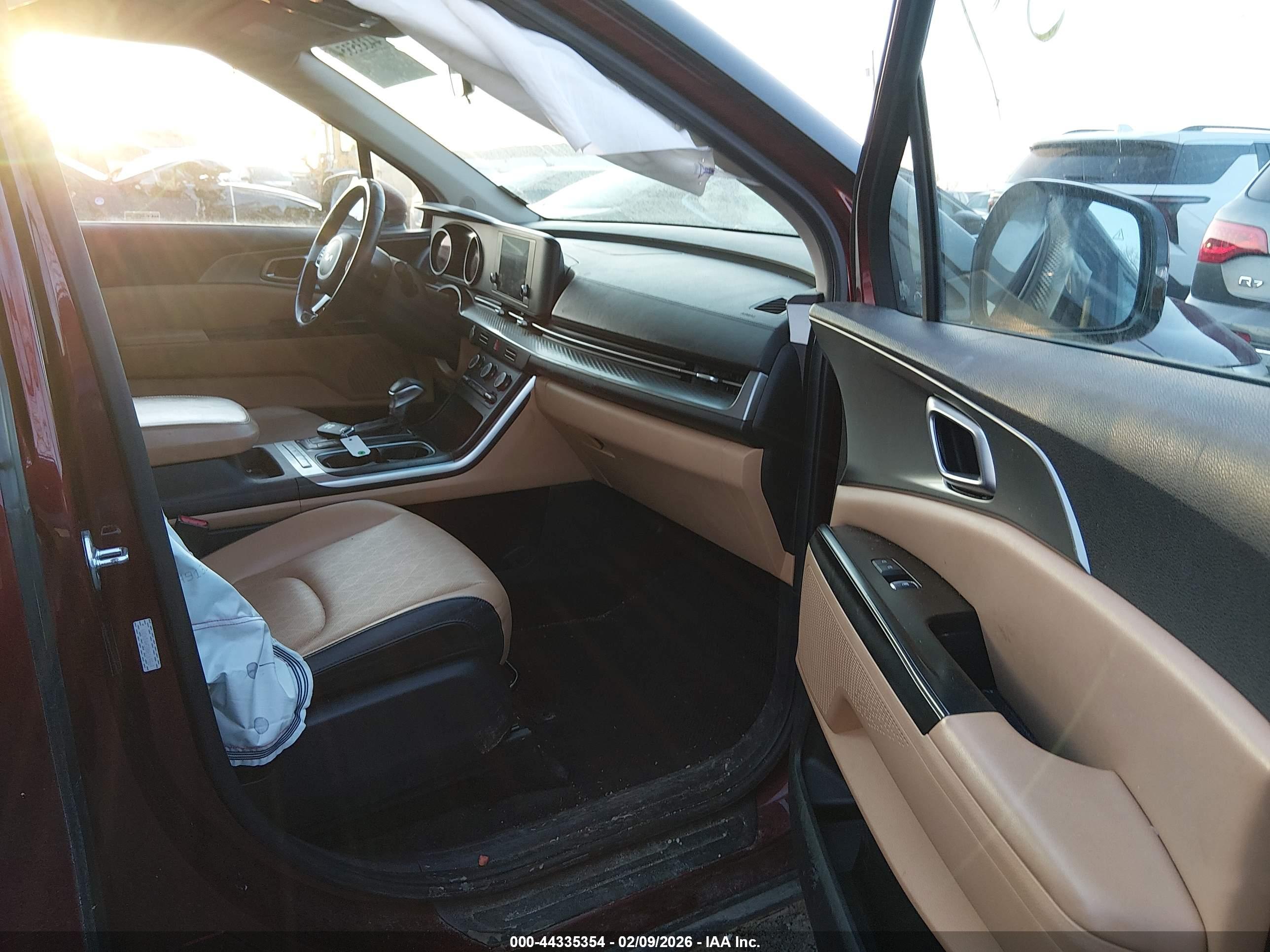 KIA CARNIVAL image 5