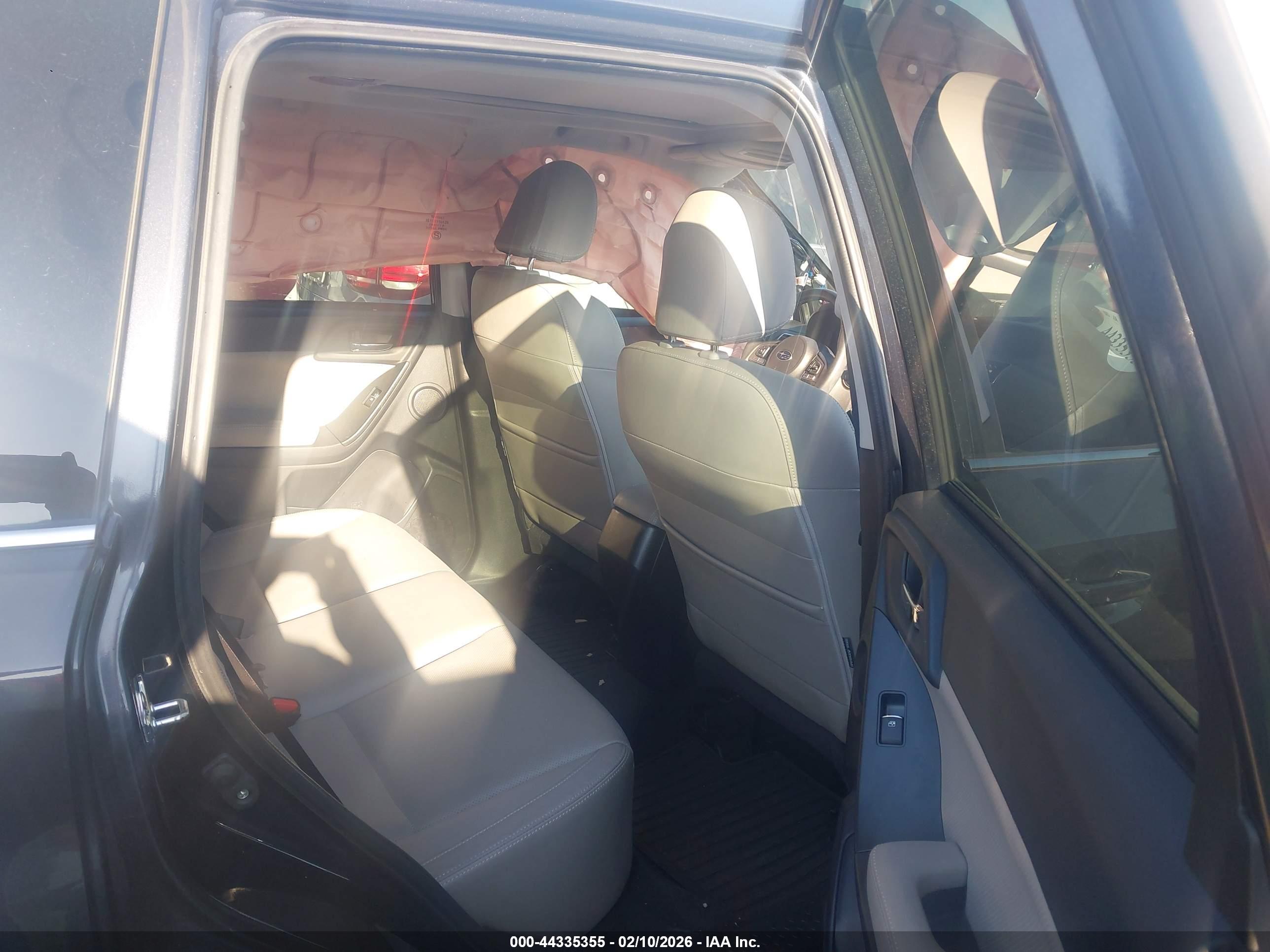 SUBARU FORESTER image 8