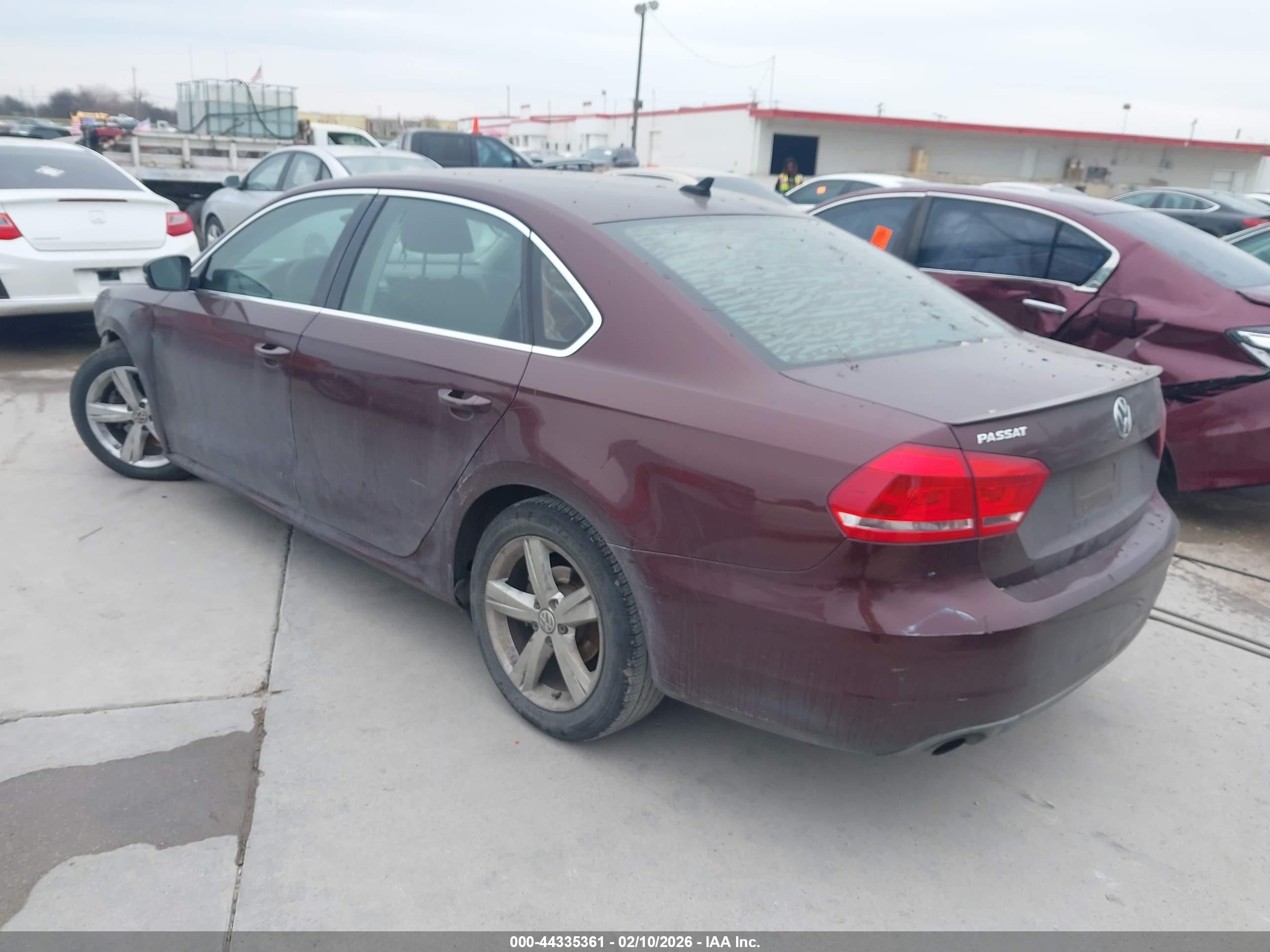 VOLKSWAGEN PASSAT image 3