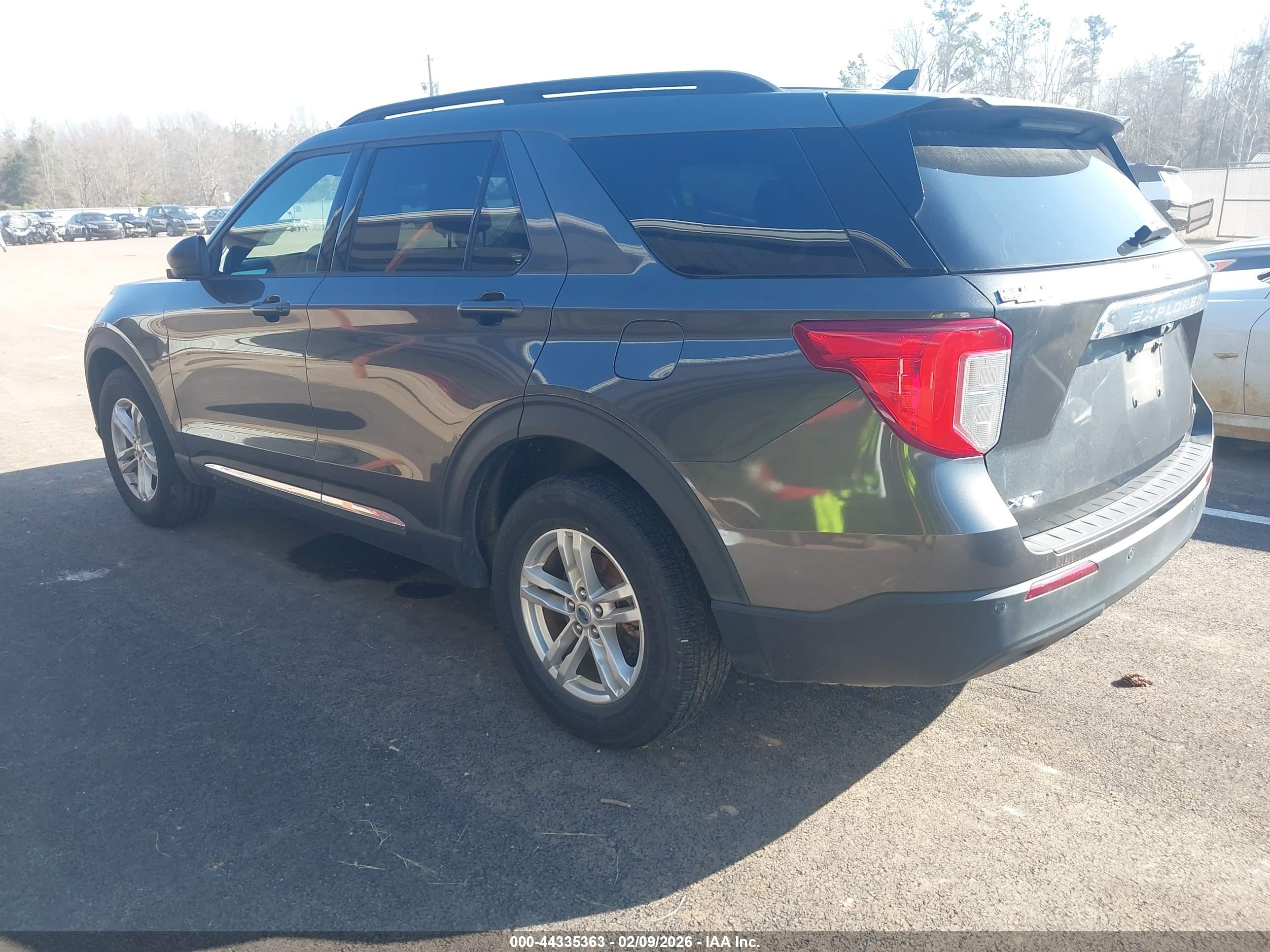 FORD EXPLORER image 3