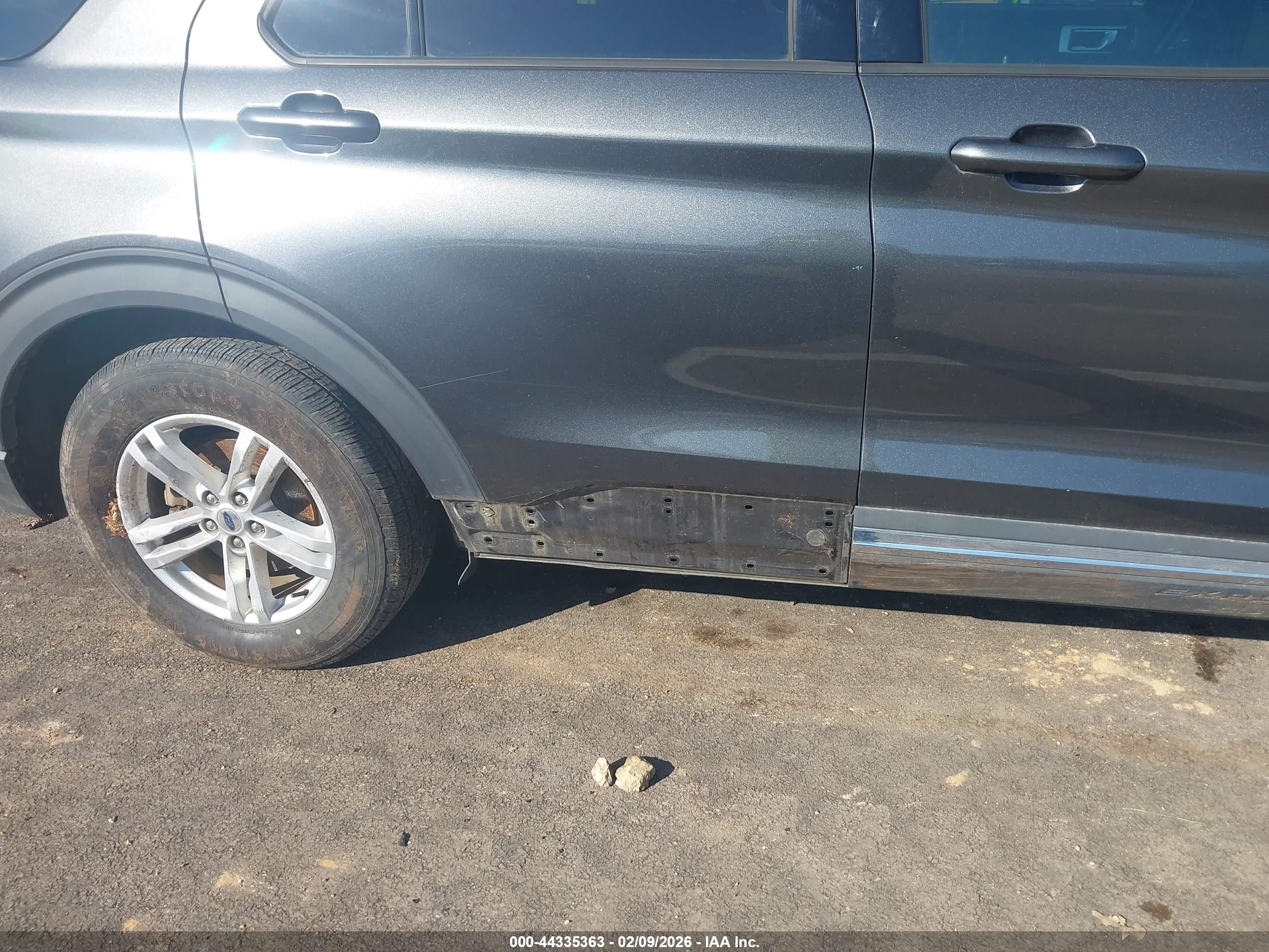 FORD EXPLORER image 6