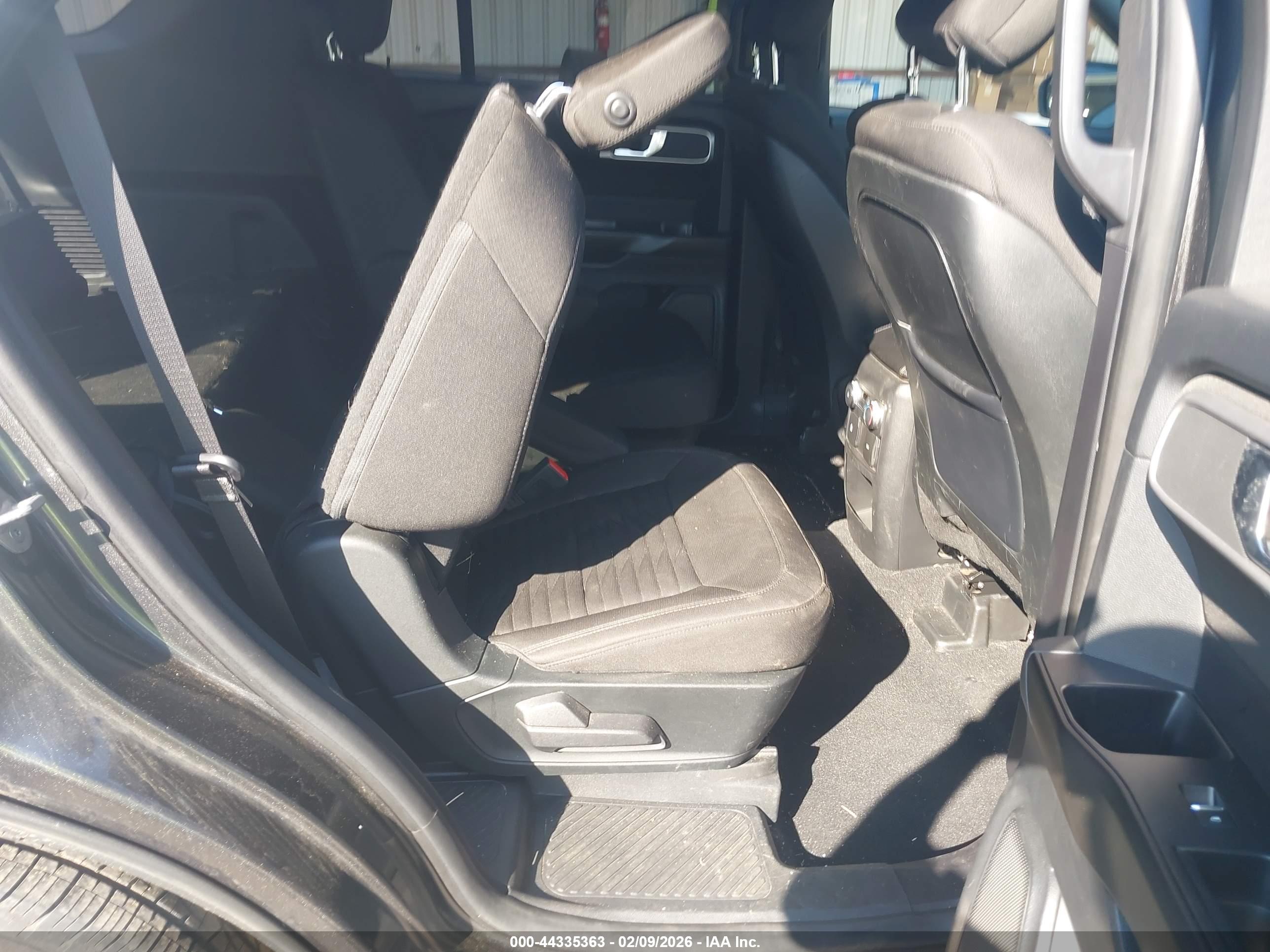 FORD EXPLORER image 8