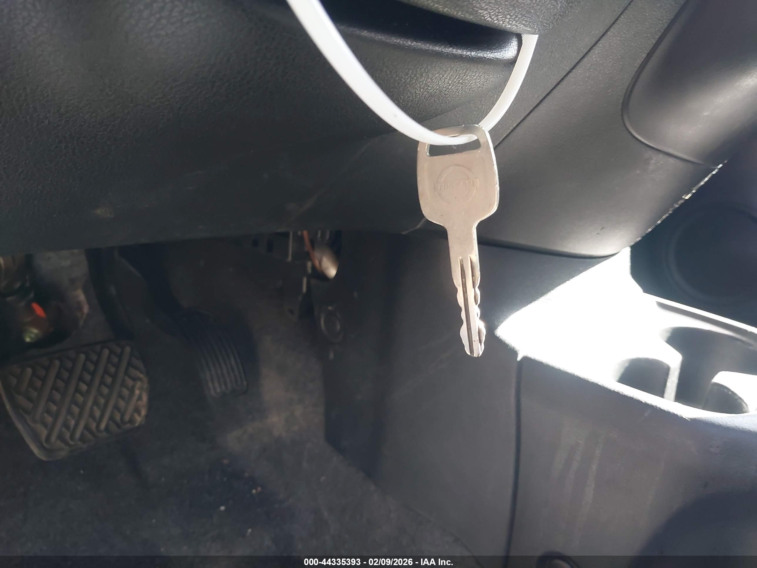 NISSAN VERSA image 11