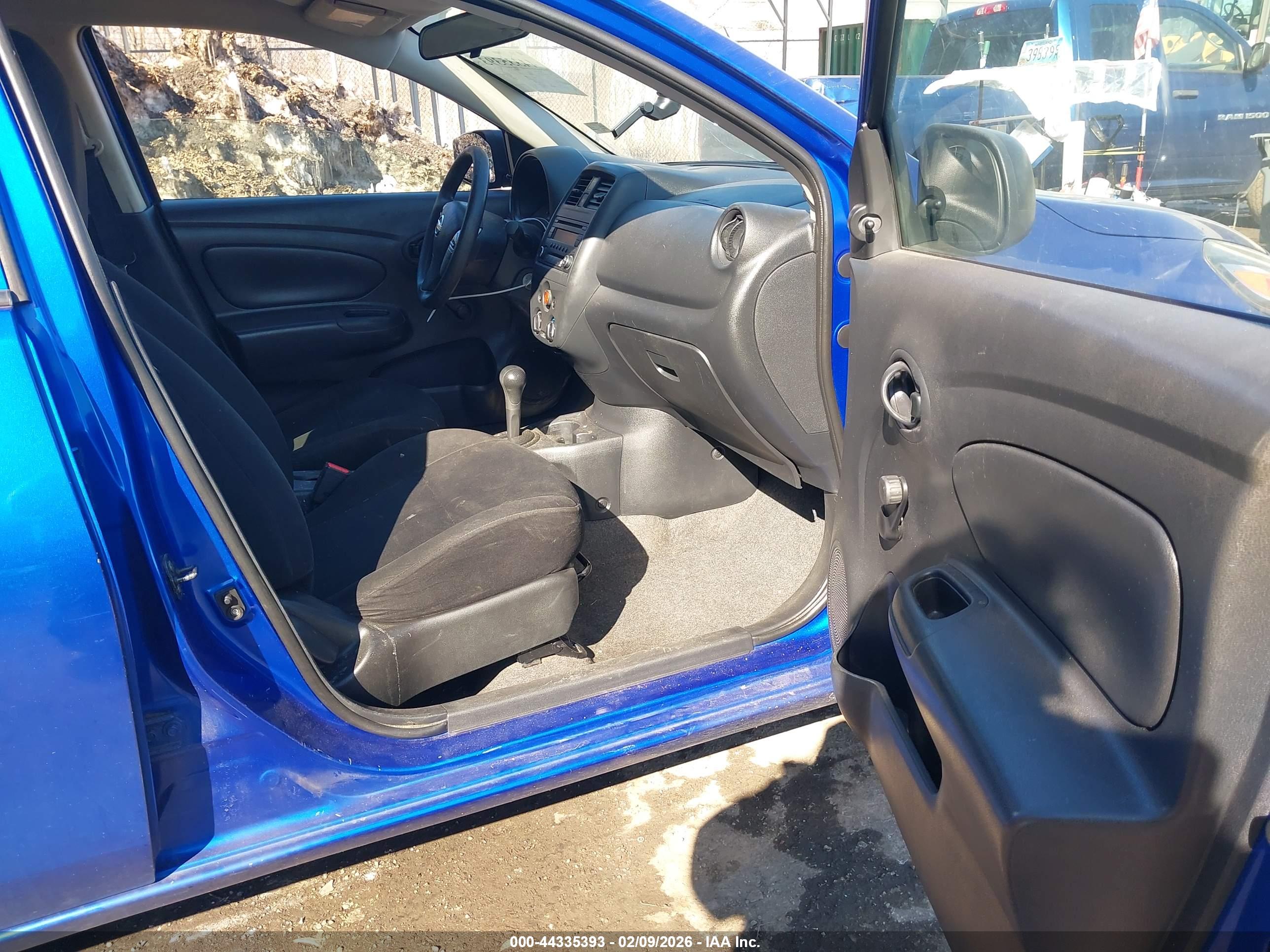 NISSAN VERSA image 5