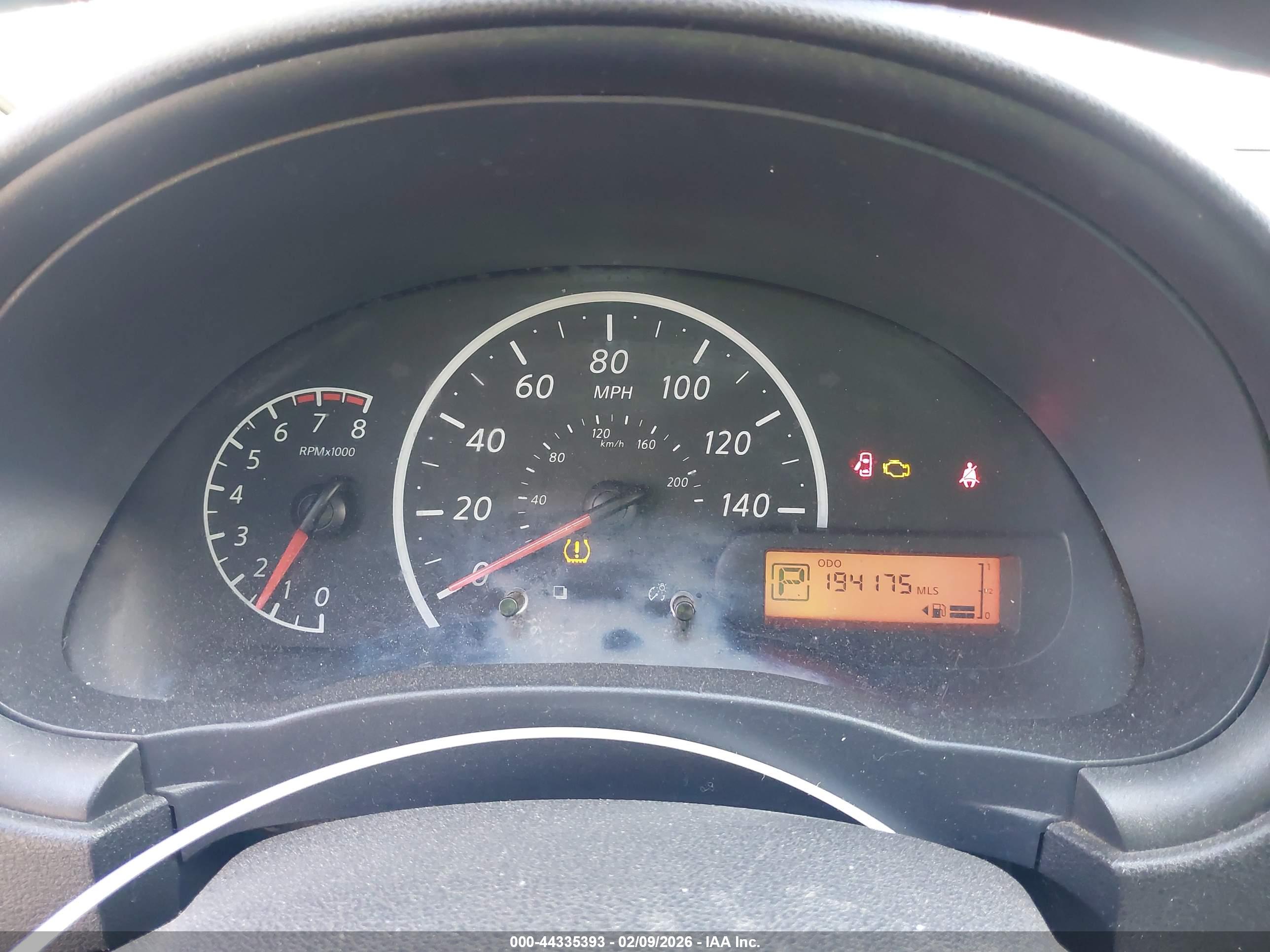 NISSAN VERSA image 7