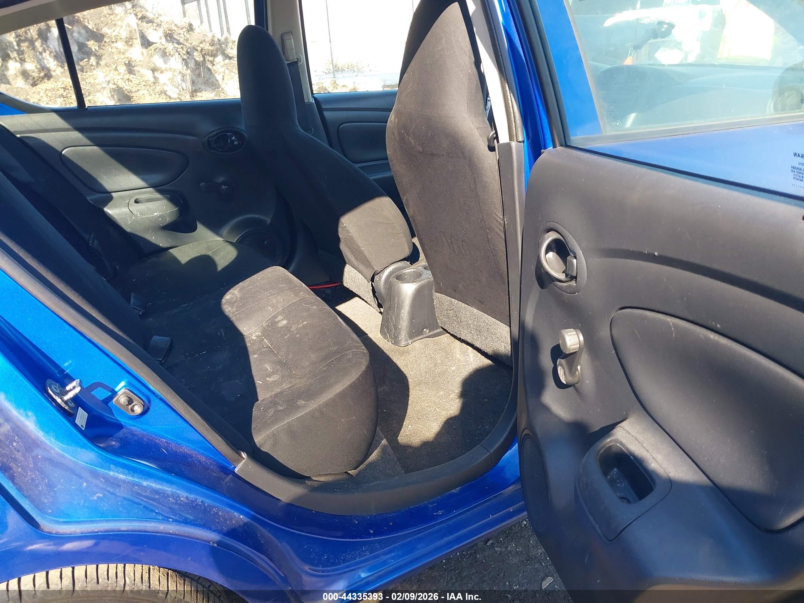 NISSAN VERSA image 8