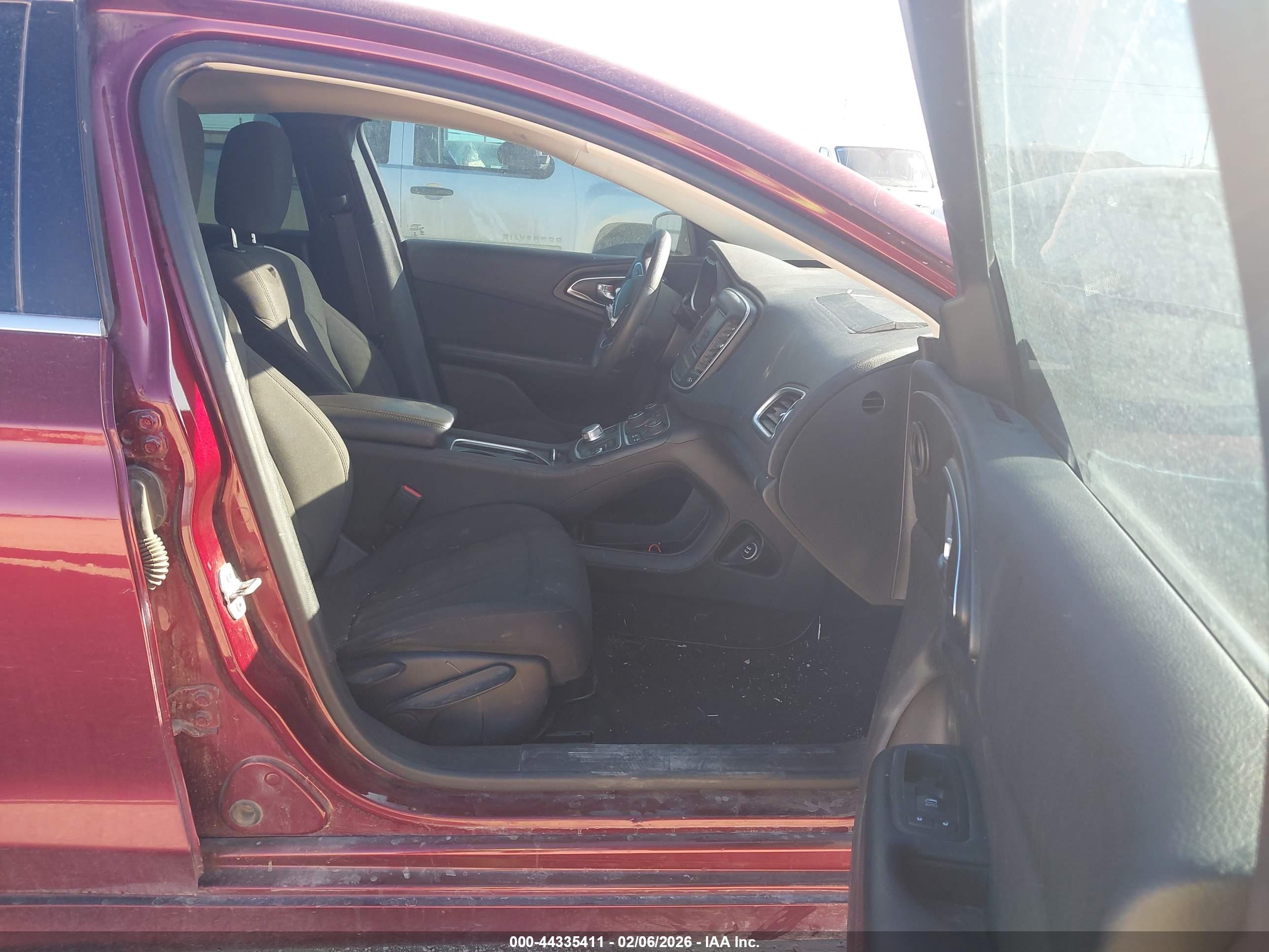 CHRYSLER 200 image 5